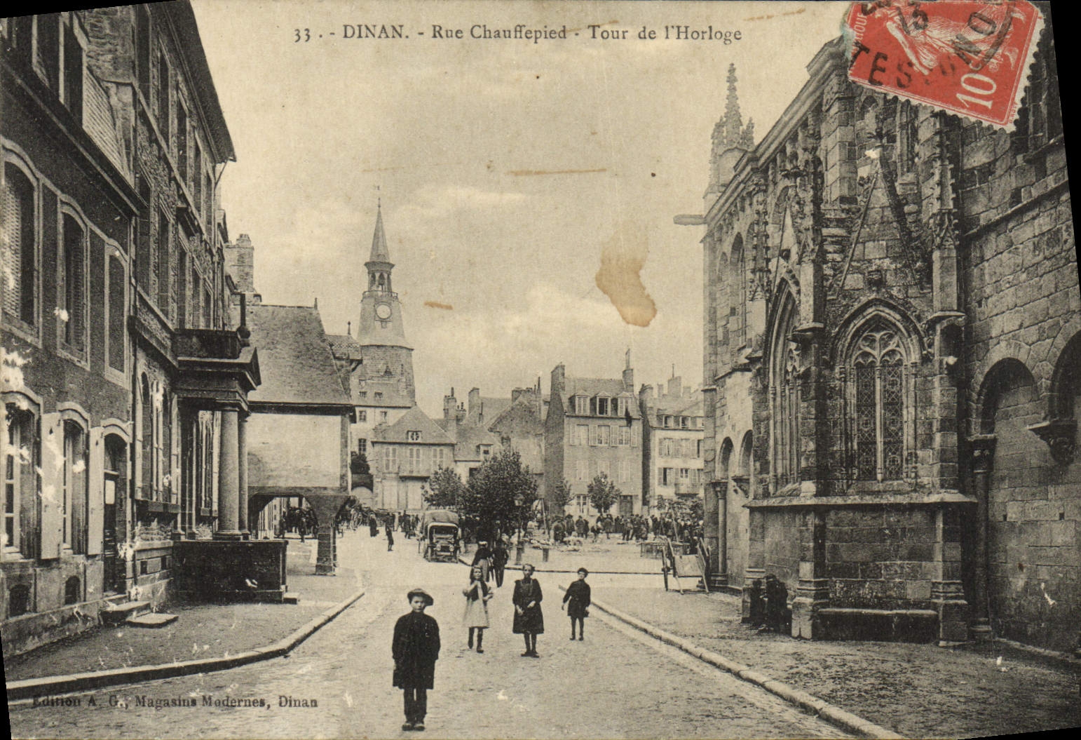 CPA Dinan Rue Chauffepied Tour de l'horloge