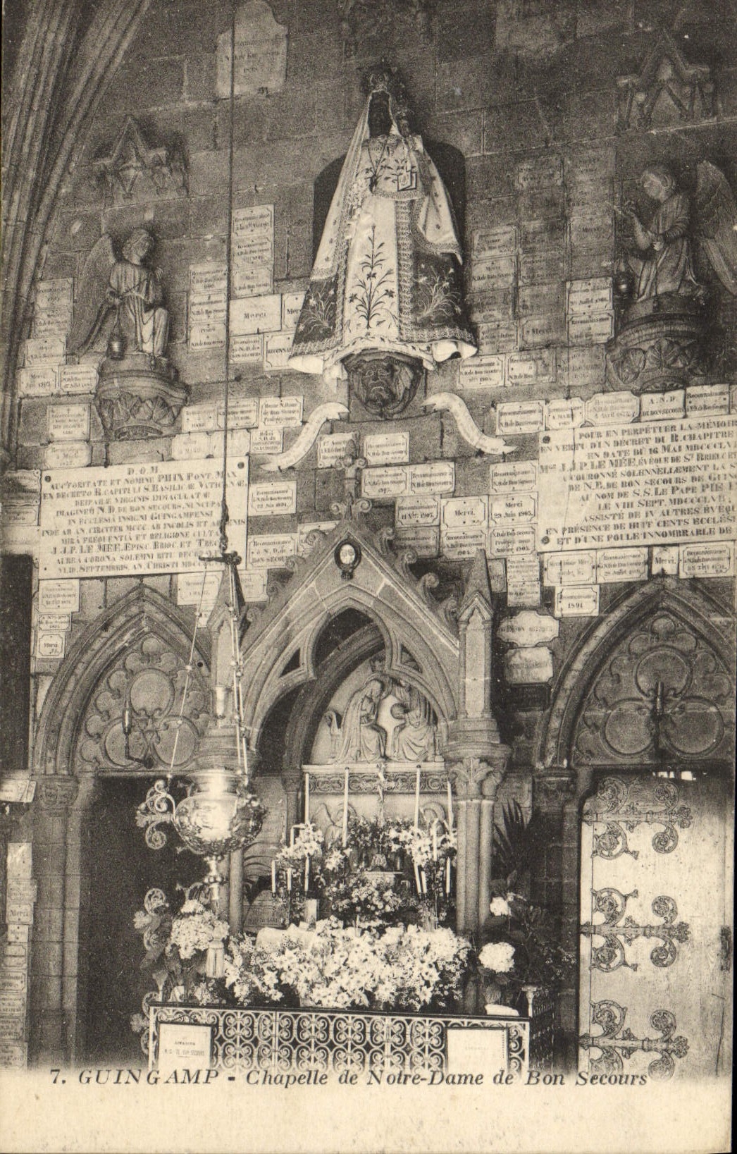 CPA Guingamp La Chapelle de Notre Dame de Bon Secours