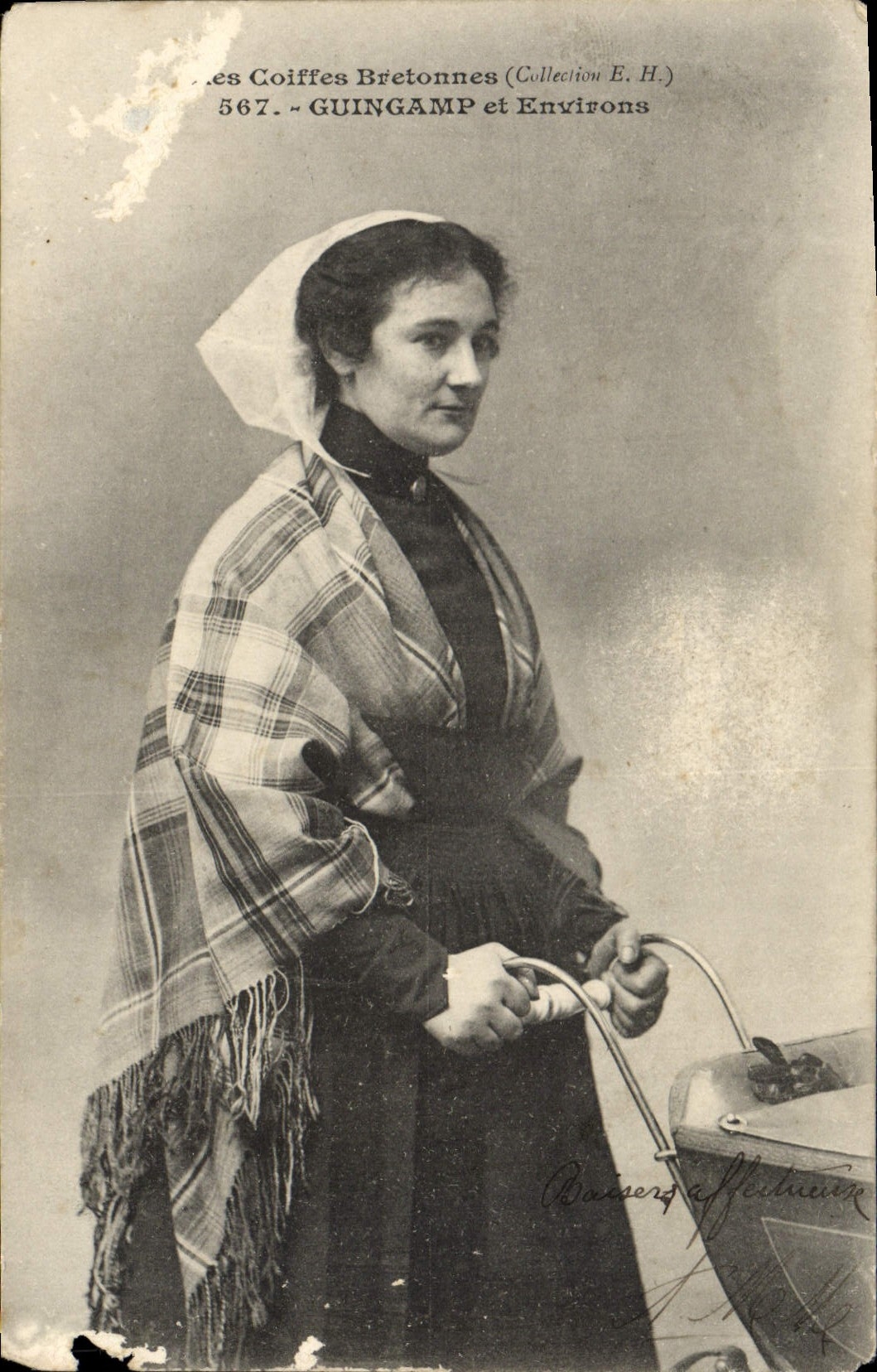 CPA Guingamp et Environs Femme Folklore
