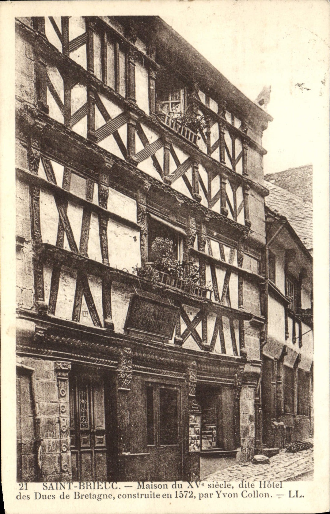 CPA Saint Brieuc Maison du 15eme dite Hotel des Ducs de Bretagne