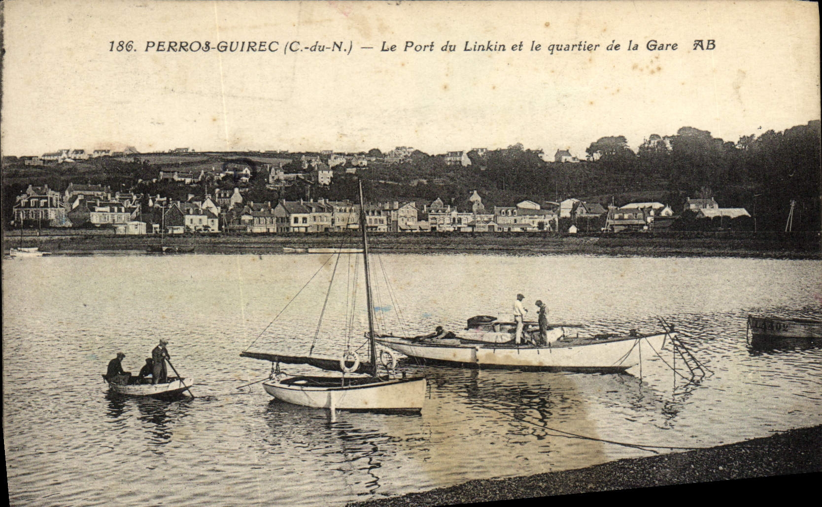 CPA Perros Guirec Le Port du Linkin et le Quartier Bateaux