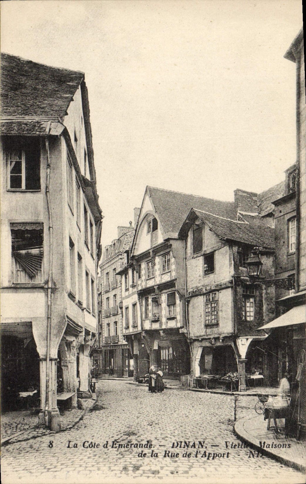 CPA Dinan La Cote d'Emeraude de la Rue de L'Apport