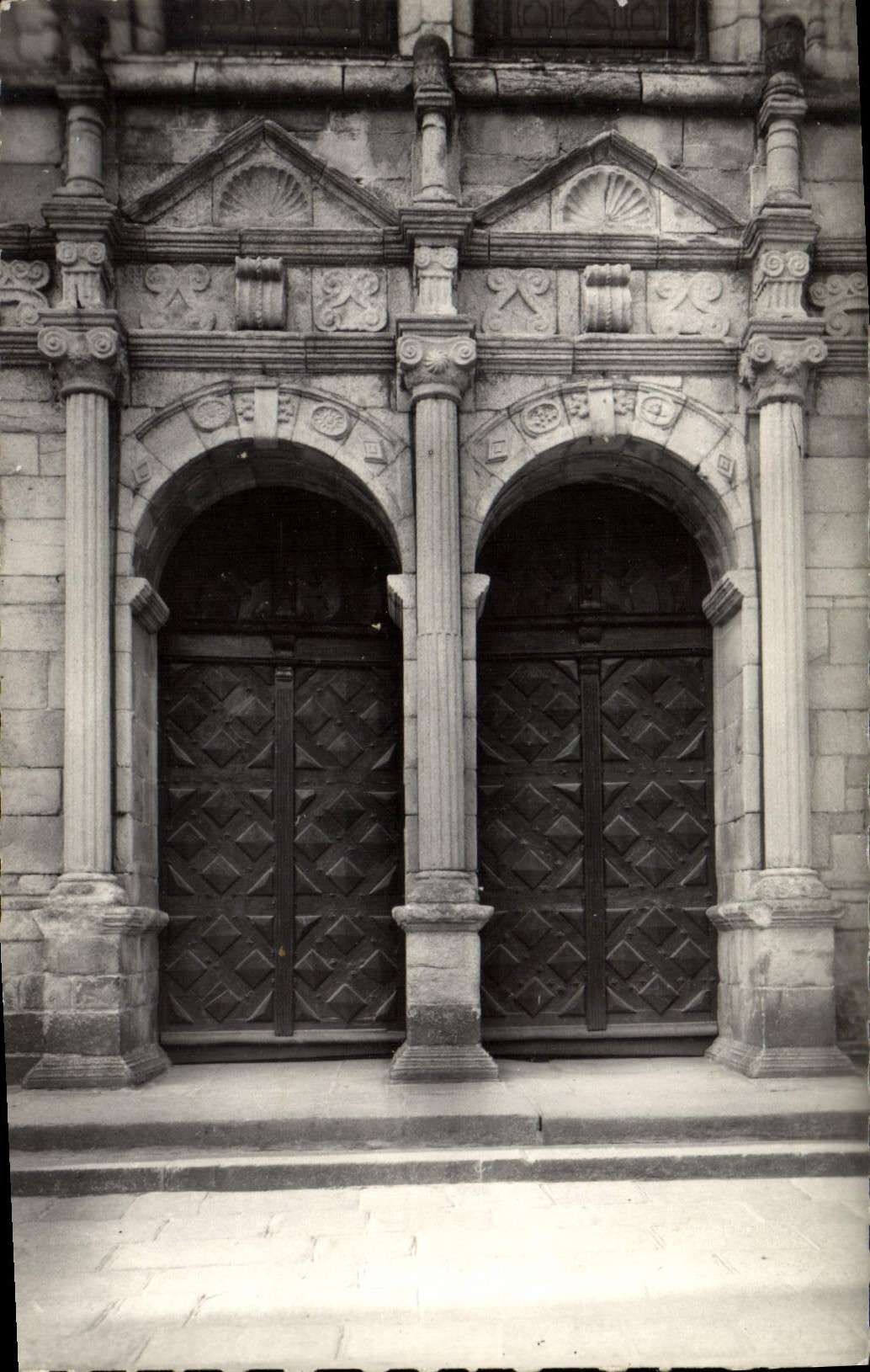CPA Saint Malo de Dinan Porche de L'Eglise