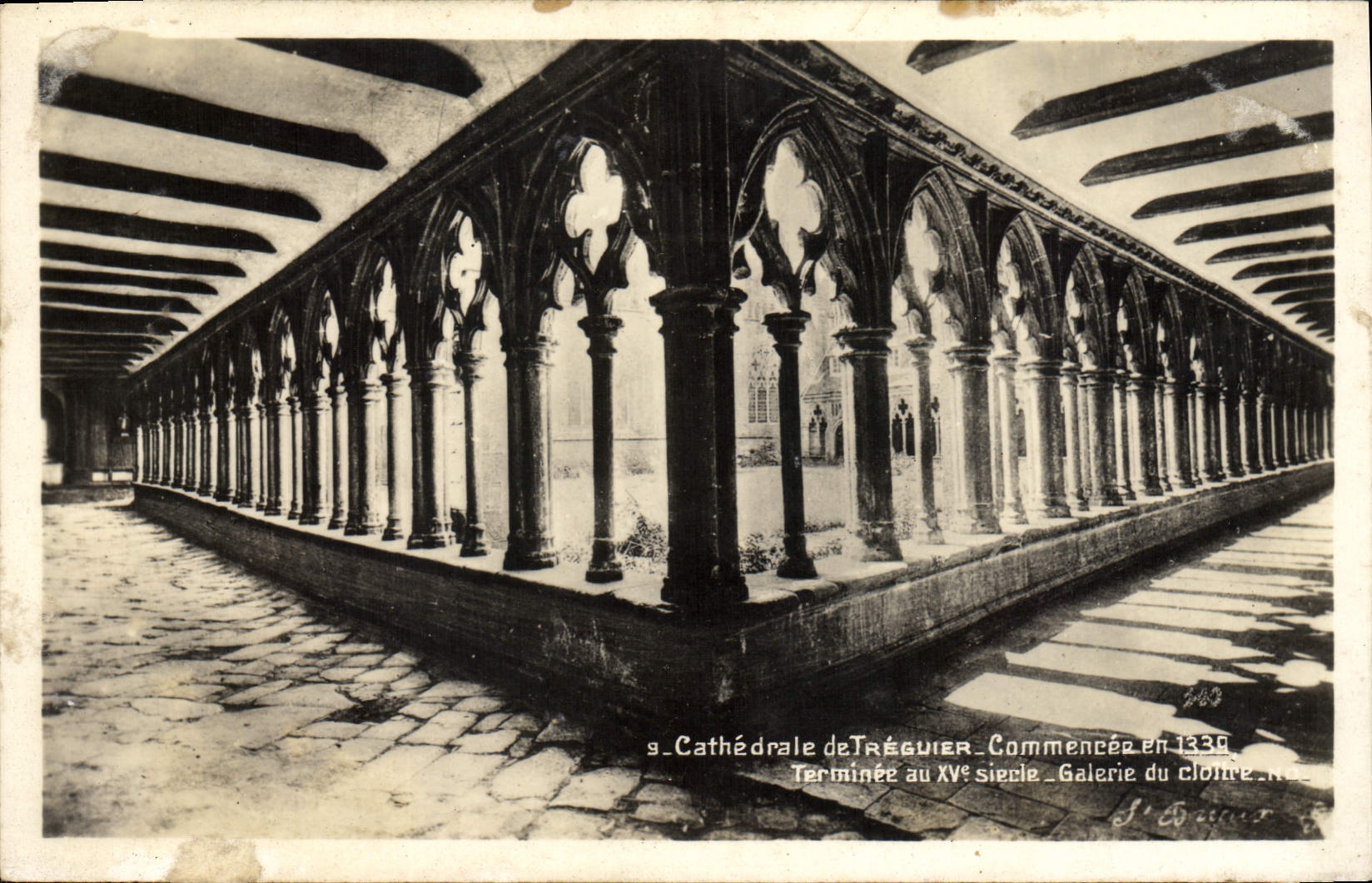 CPM Cathedrale de Treguier Galerie du cloitre
