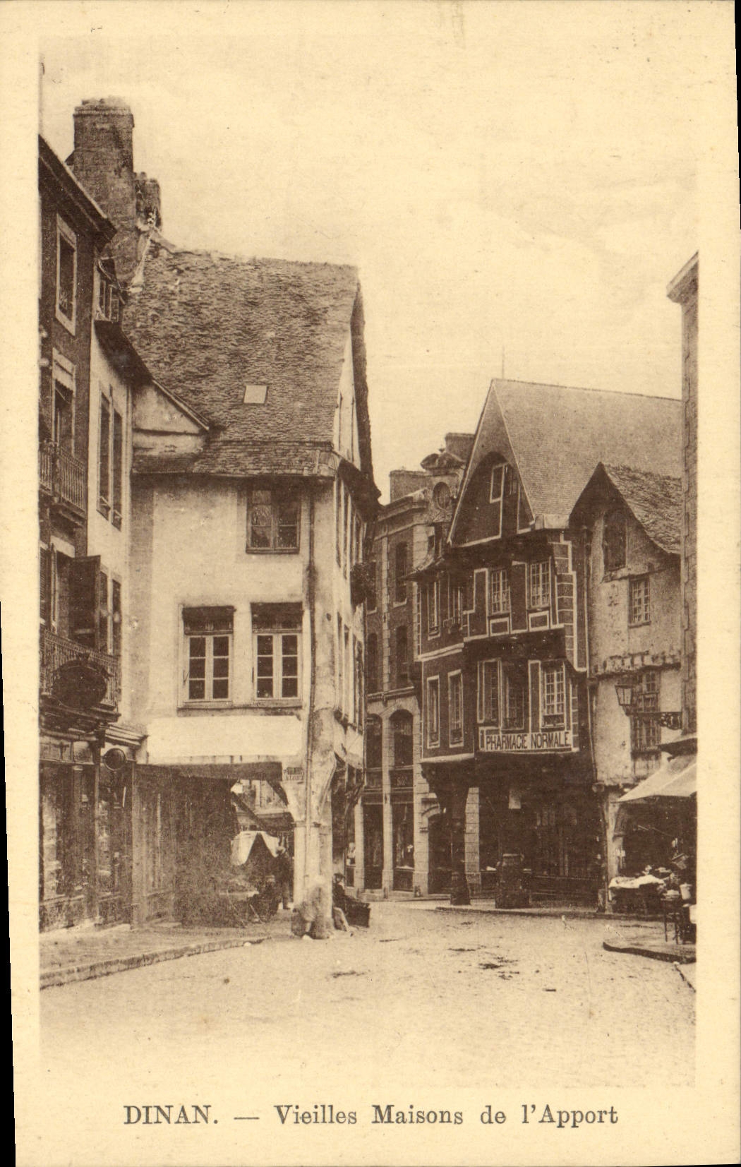 CPA Dinan Vieille Maisons de L'Apport