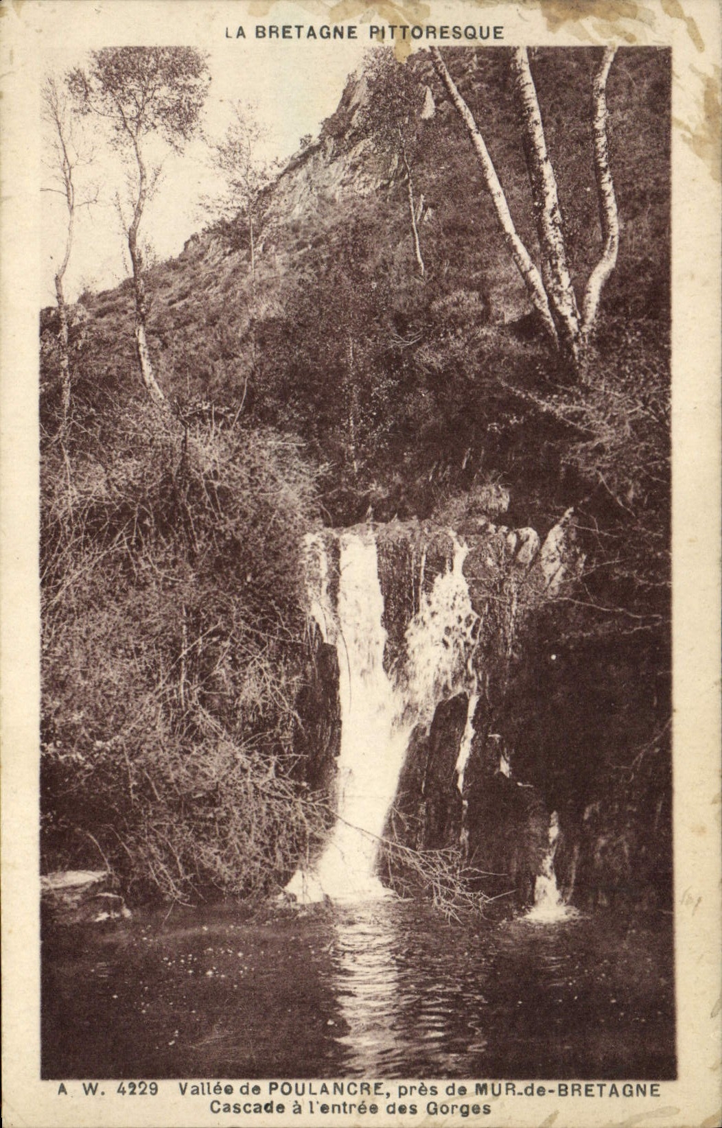 CPA Vallee de Poulancre Pres de Mur de Bretagne Cascade a l'entree des gorges