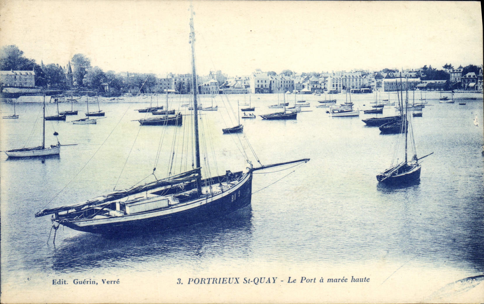 El St Quay de Portrieux de la POSTAL de la VENDIMIA el puerto tiene barcos de la alta marea