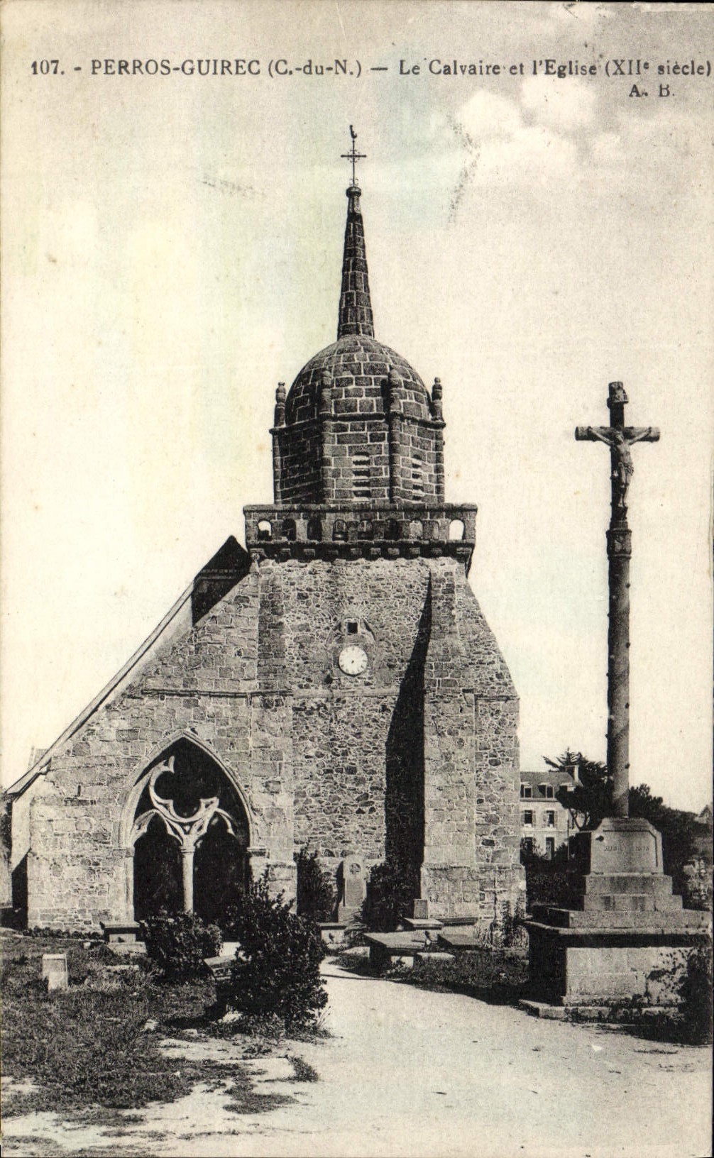 CPA Perros Guirec Le Calvaire et l'Eglise