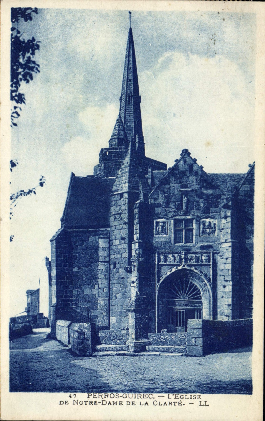 CPA Perros Guirec L'Eglise De Notre Dame De La Clarte