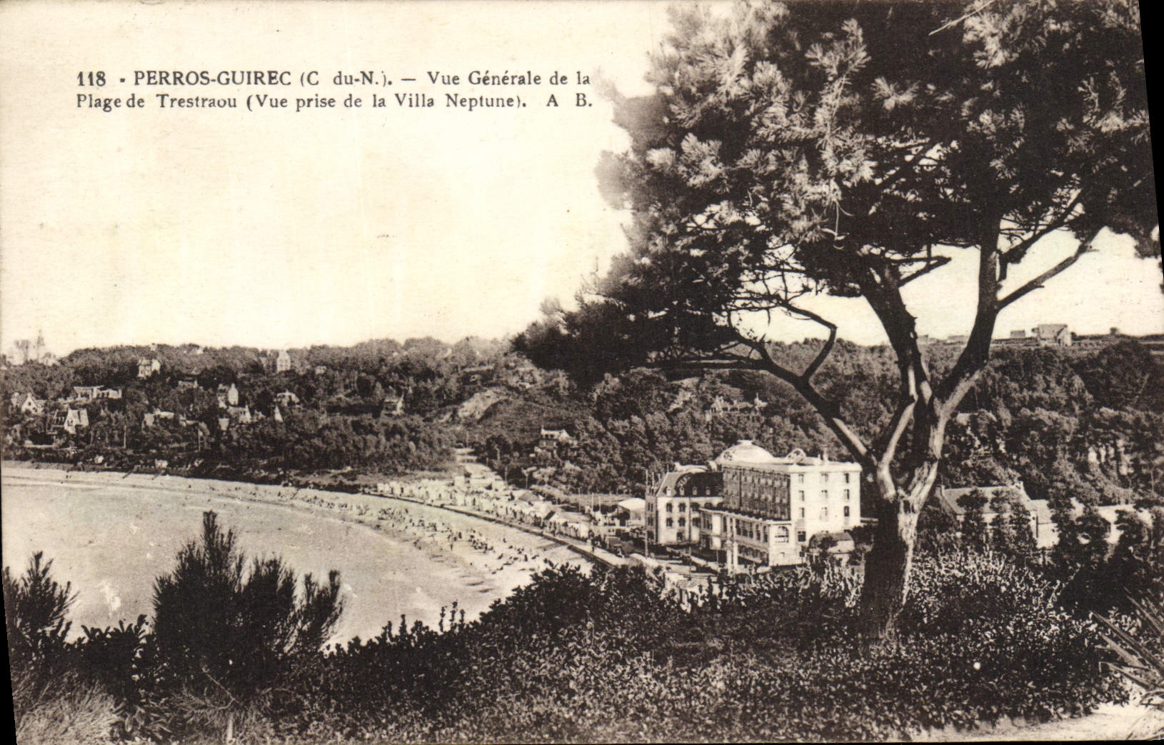 CPA Perros Guirec Vue Generale de la Plage de Trestraou Vue prise de la villa Neptune