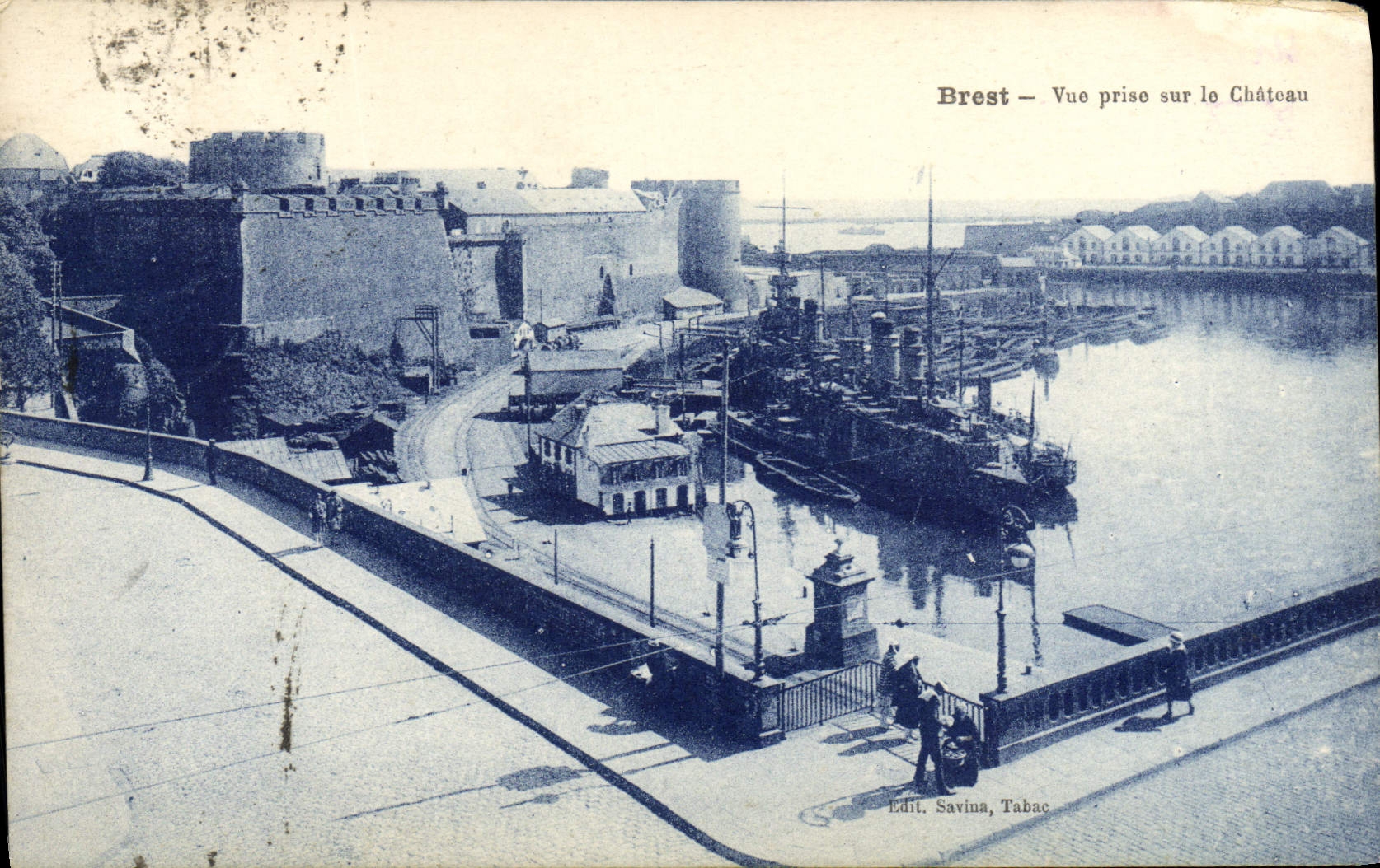 CPA Brest Vue Prise sur la Chateau Bateaux
