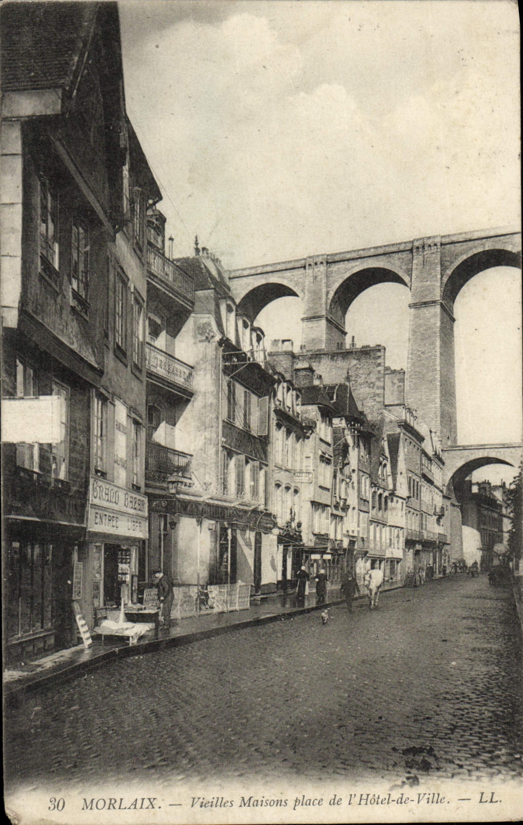 CPA Morlaix Vieilles Maisons Place de L'Hotel de Ville