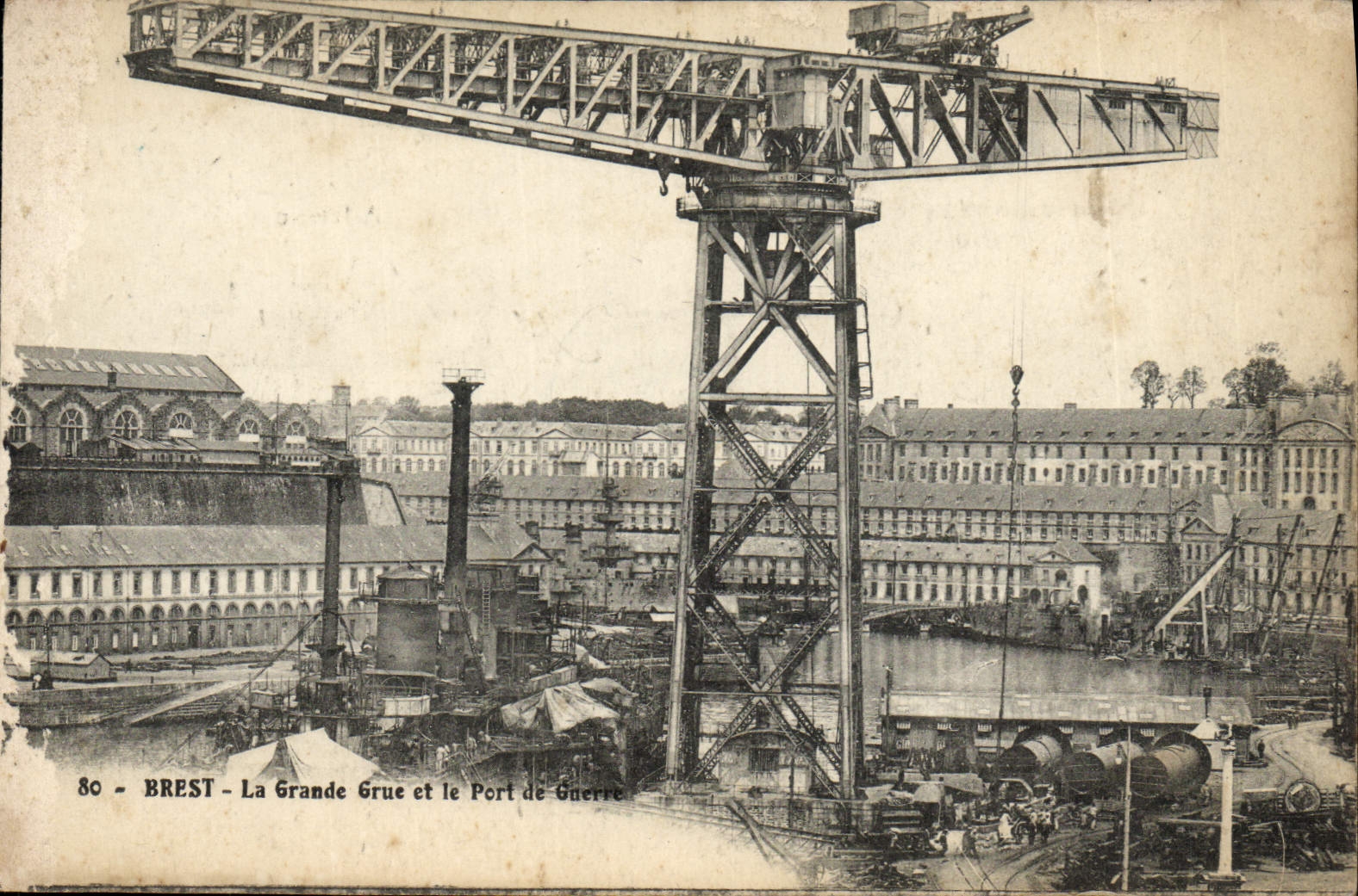 CPA Brest La Grand Grue et le Port de Guerre Bateaux