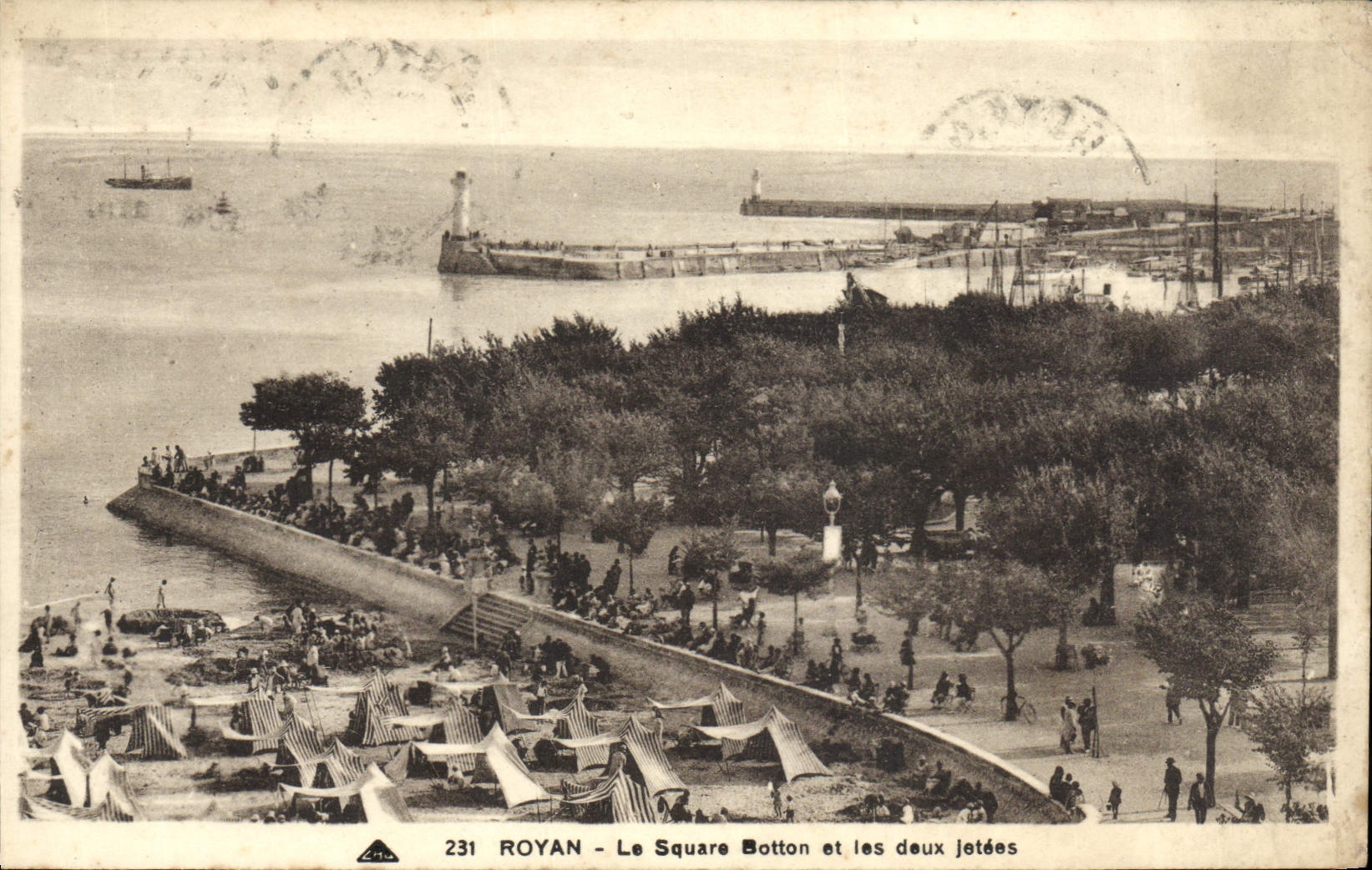 CPA Royan Le Square Botton et les Deux jetees