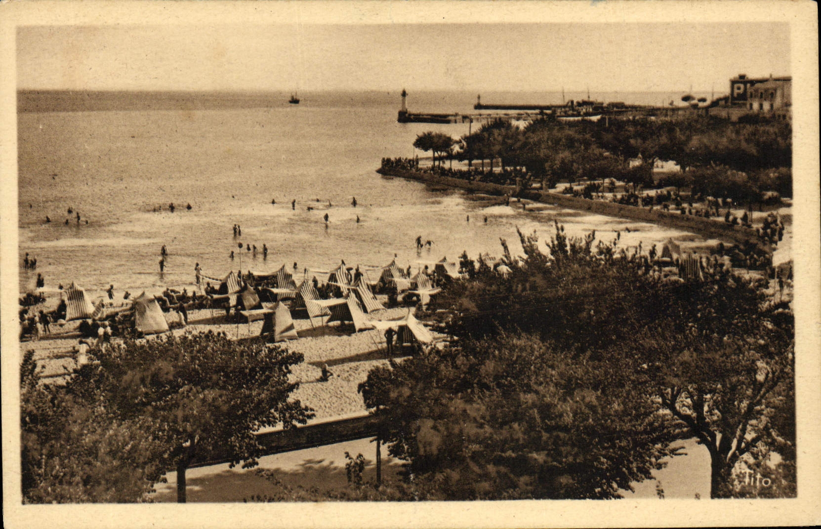 CPA Royan Le Square Botton et les Deux jetees