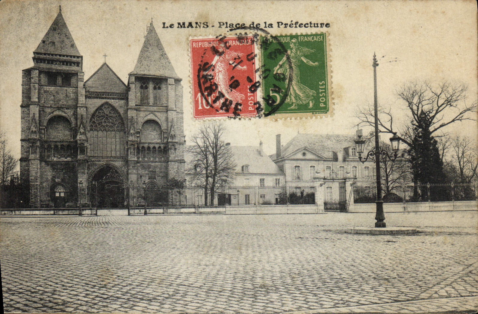 CPA Le Mans Place de la Prefecture