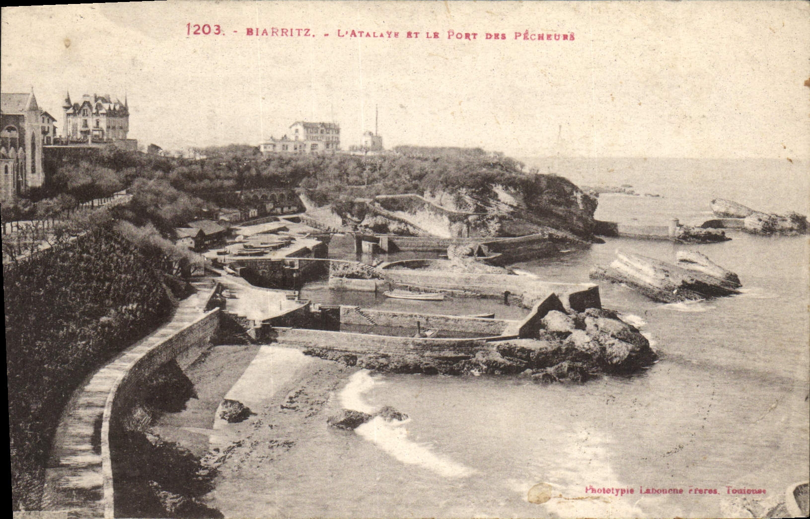 CPA Biarritz L'Ataliye Et Le Port Dxs Pecheurs