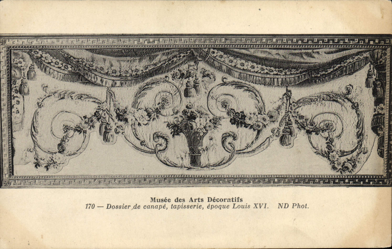 Museo de la POSTAL de la VENDIMIA del archivo de artes decorativo del tiempo Louis del settee XVI