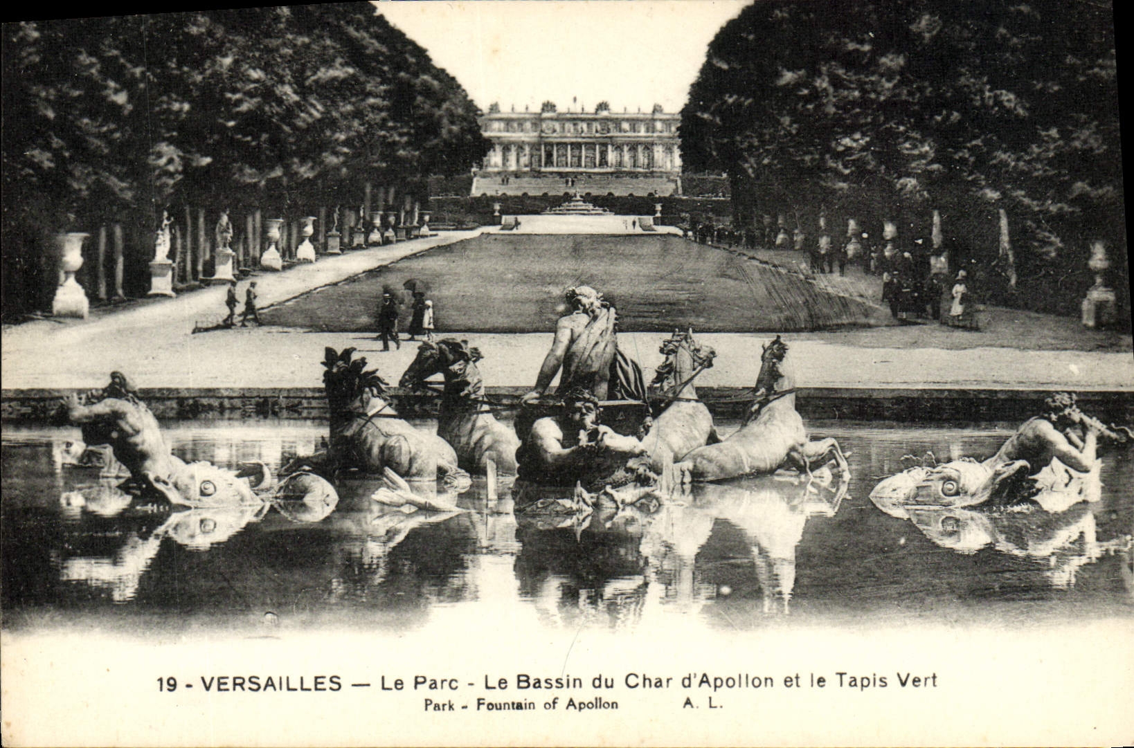 POSTAL Versalles de la VENDIMIA el parque el lavabo del tanque de Apolo y de la alfombra verde