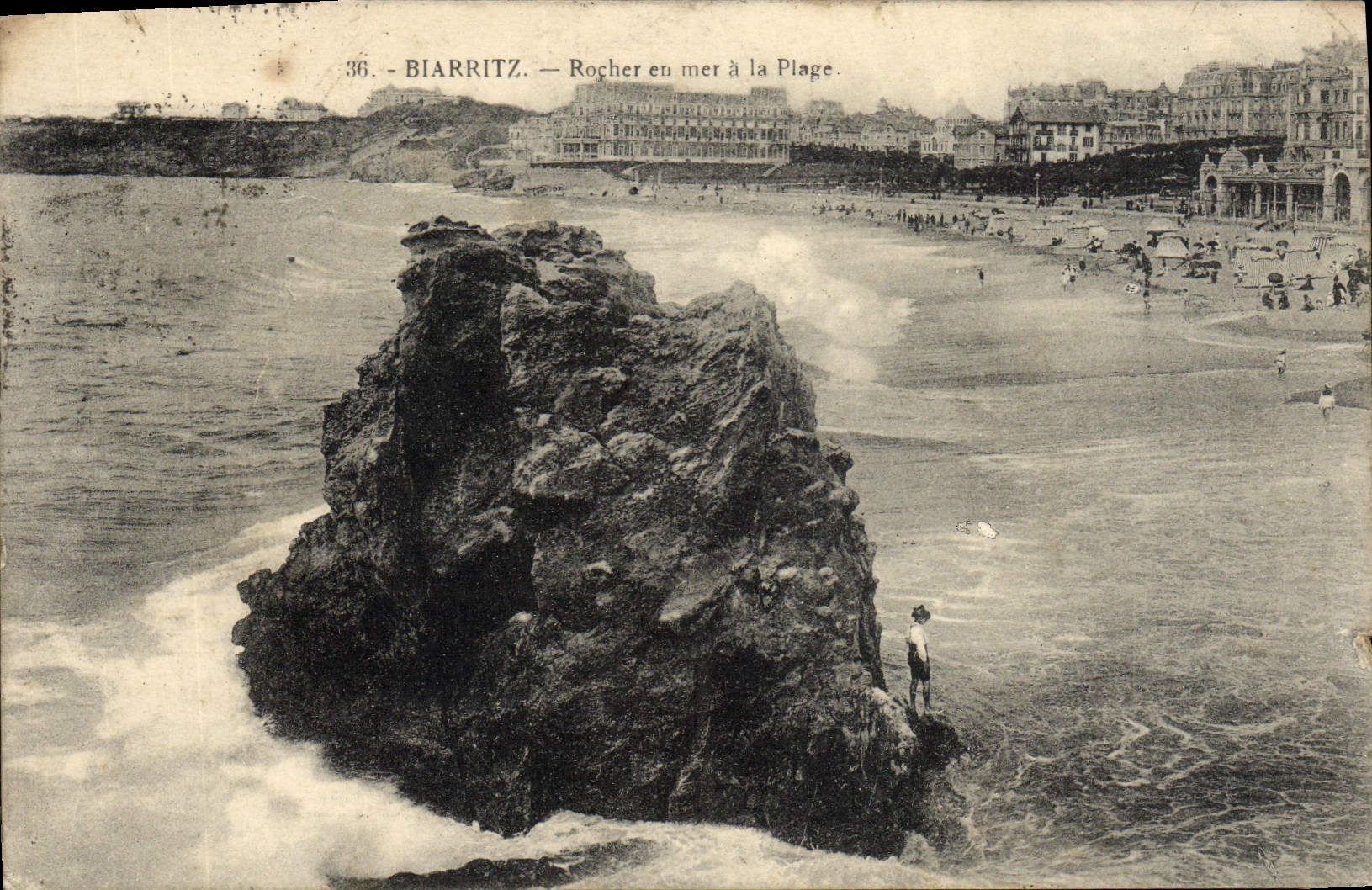 CPA Biarritz Rocher en Mer a la Plage