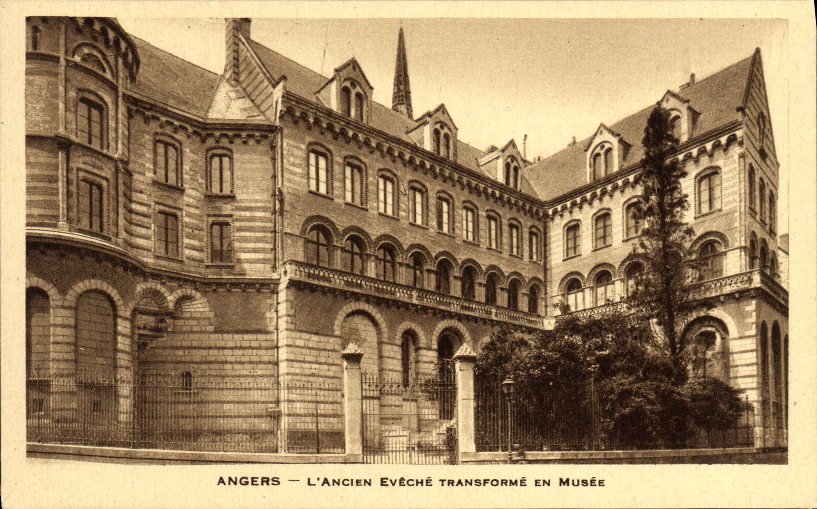 CPA Angers L'Ancien Eveche Transforme En Musee