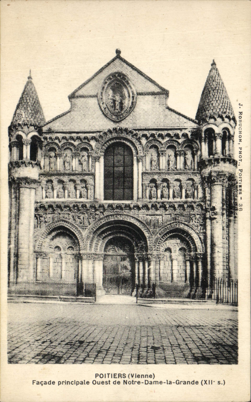 CPA Poitiers Facade Principale Ouest de Notre Dame la Grande