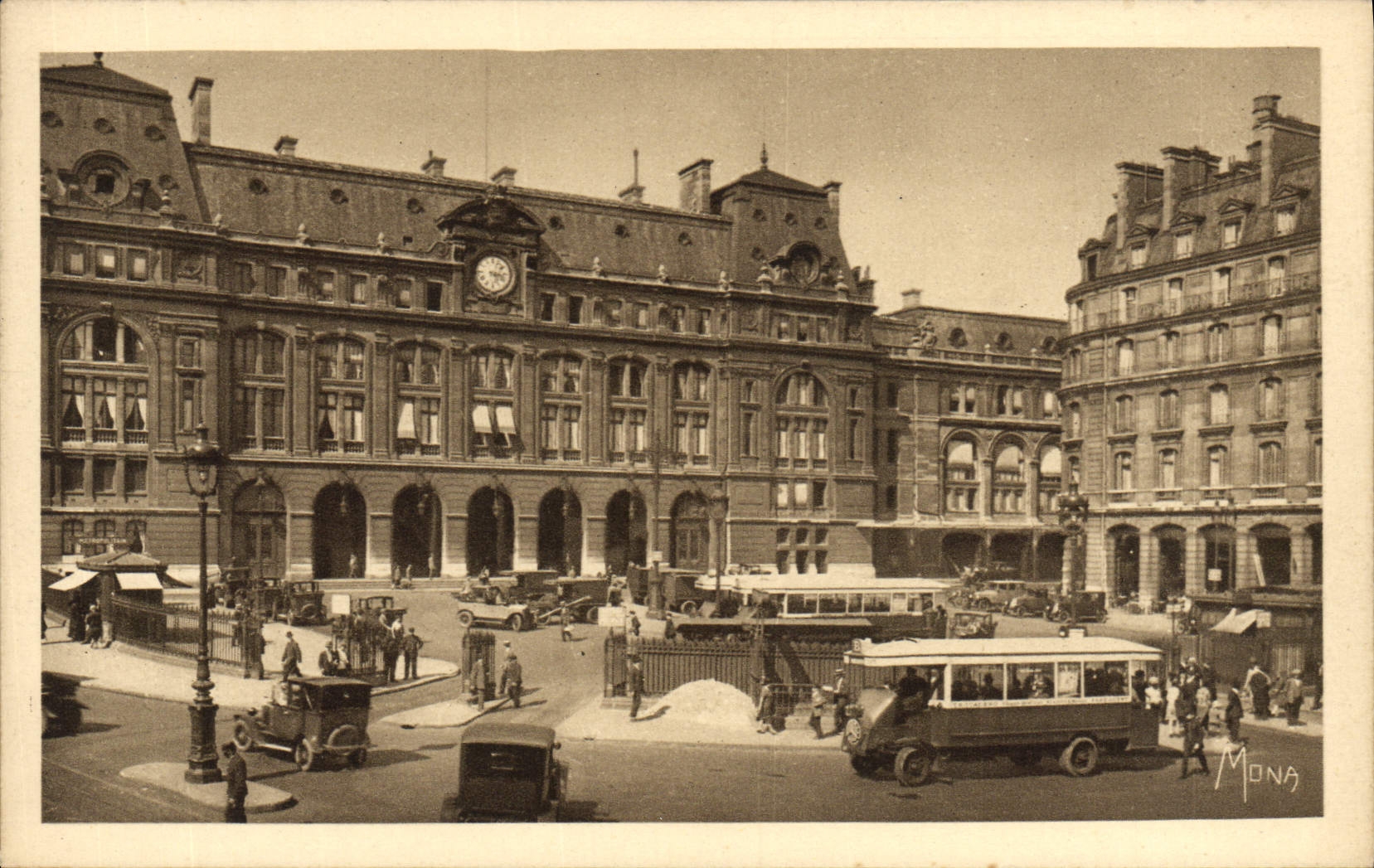 VINTAGE POSTCARD Paris Small Tables Of the Station Saint Lazare Court of Rome