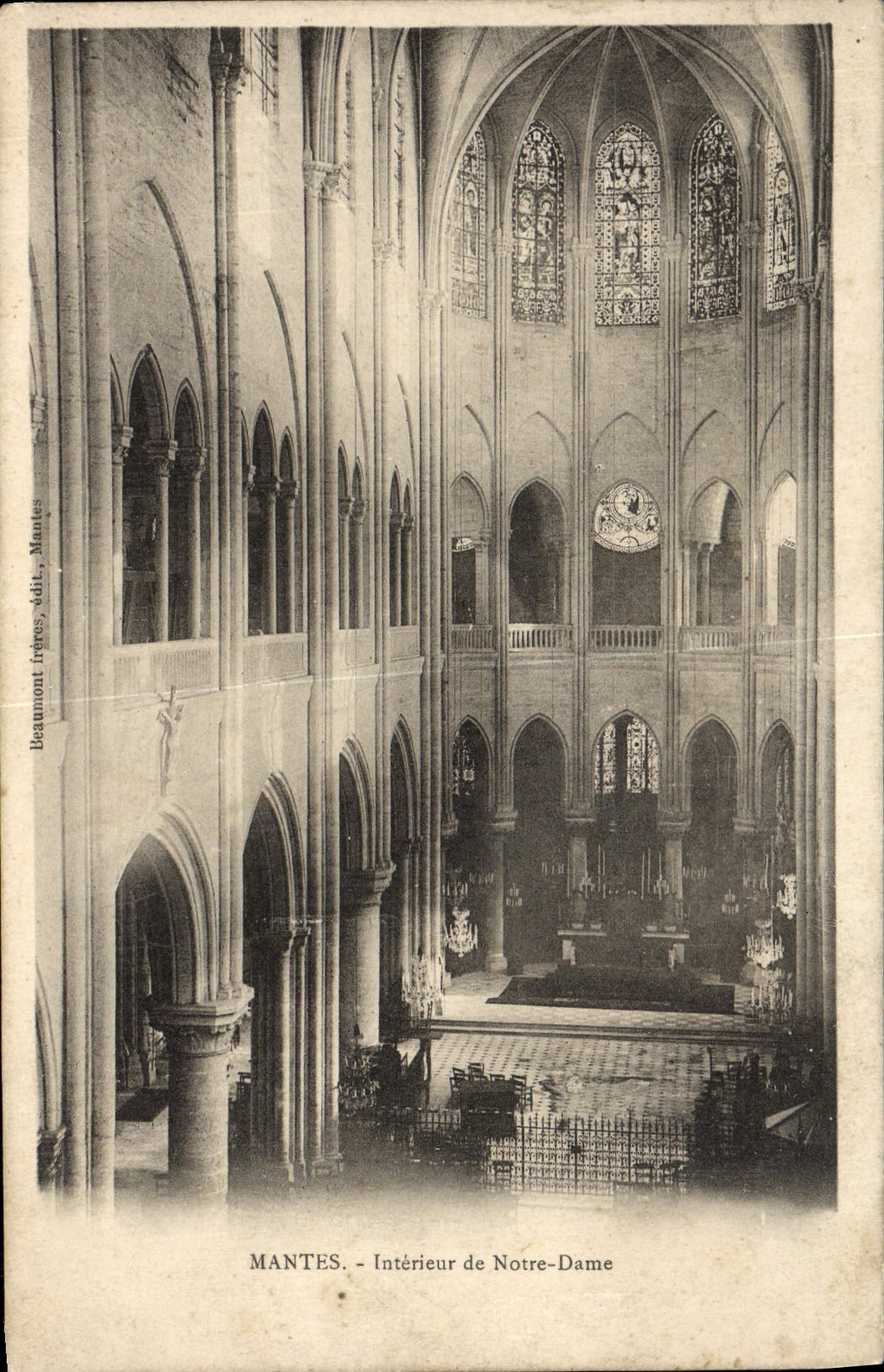 CPA Mantes Interieur De Notre Dame