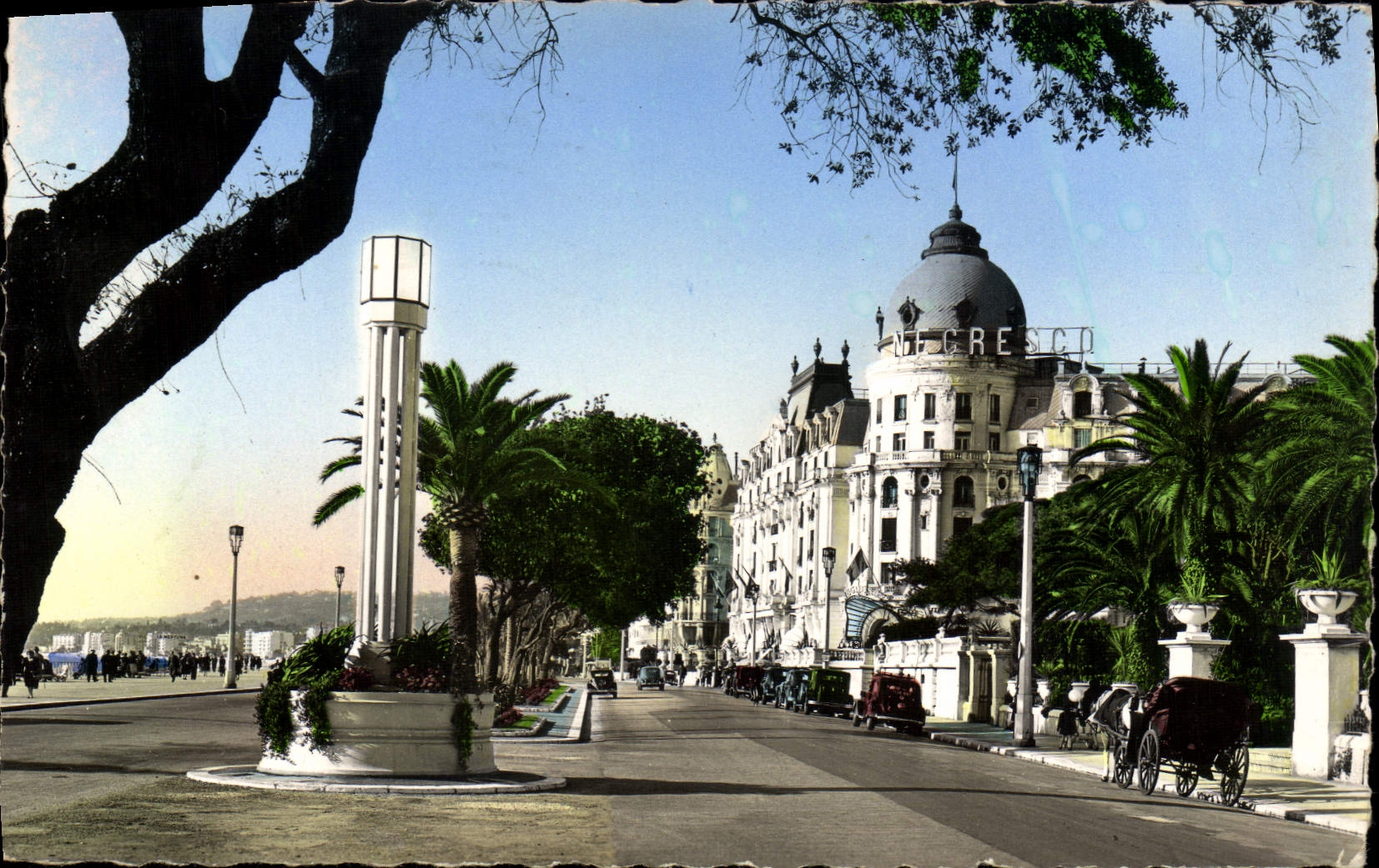 CPM Nice La Promenade Des Angels Et l'Hotel Negresco