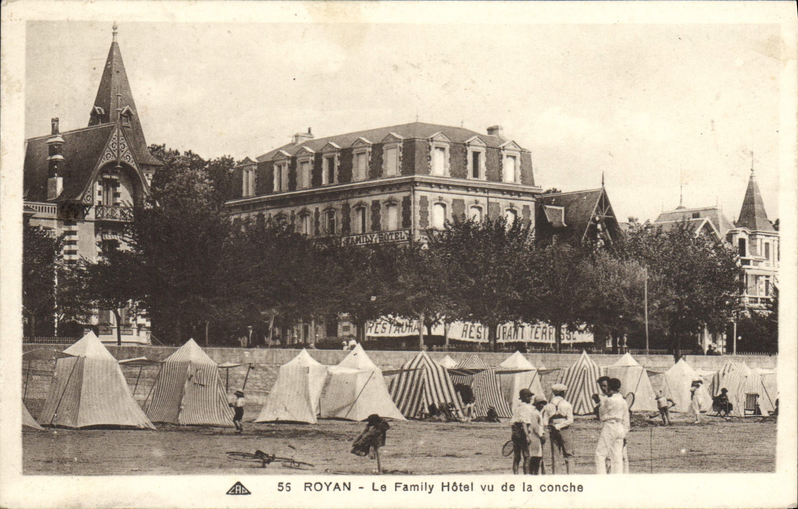 Hotel de familia de Royan de la POSTAL de la VENDIMIA de visto de tenis de la concha