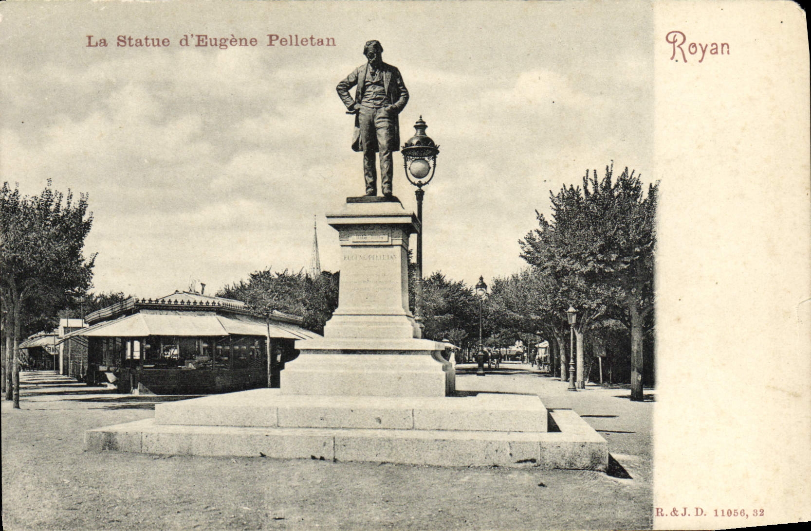 POSTAL de la VENDIMIA estatua de Eugene Pelletan Royan