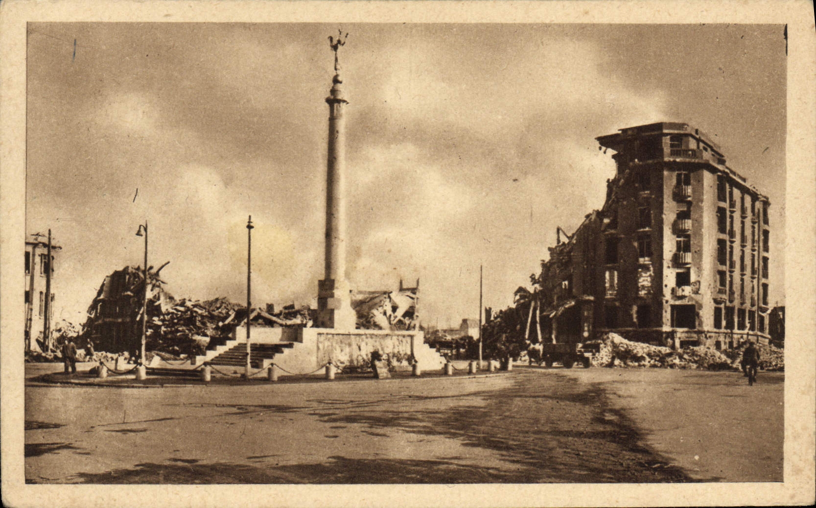 CPA Caen Monument Aux Morts Et Hotel Malherbe Militaria 
