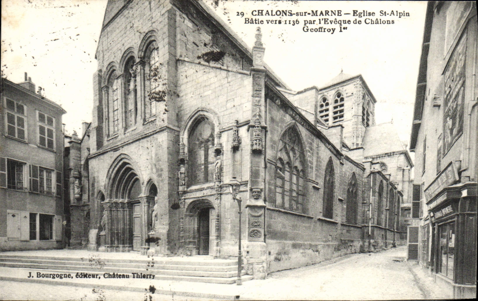 Las Red-redes de la POSTAL de la VENDIMIA en el St alpestre de la iglesia de Marne construyeron cerca de 1136 por las Red-redes 1ras de obispo Of Geoffroy