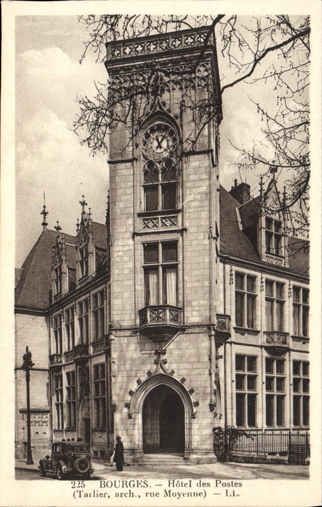 Edificio de la oficina de correos de Bourges de la POSTAL de la VENDIMIA