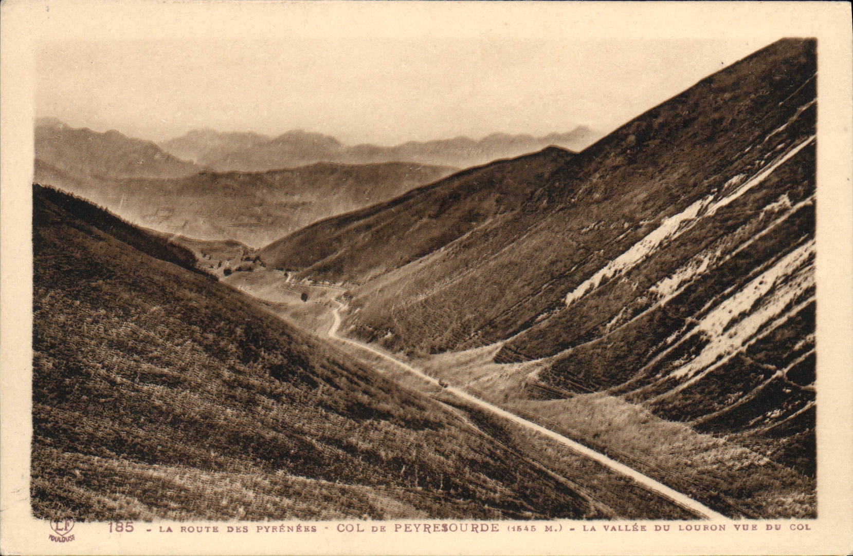 CPA La Route Des Col De Peyresourde La Vallee Du Louron vue du col