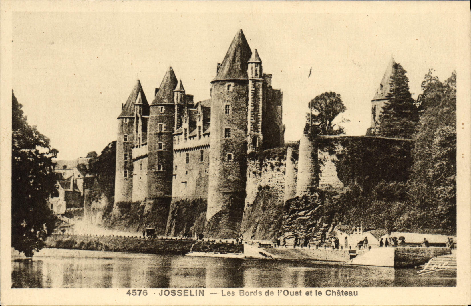 CPA Josselin Les Bords De l'Oust Et Le Chateau