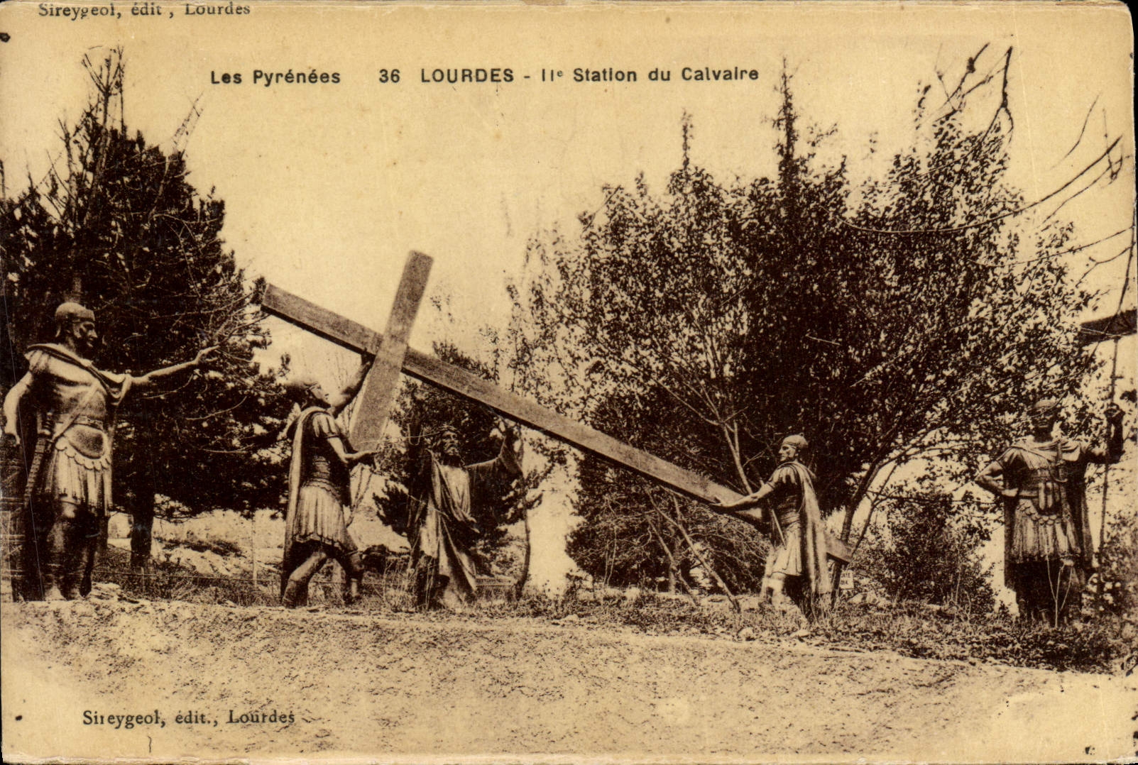 VINTAGE POSTCARD the Heavy Pyrenees 2nd Station Of the Martyrdom