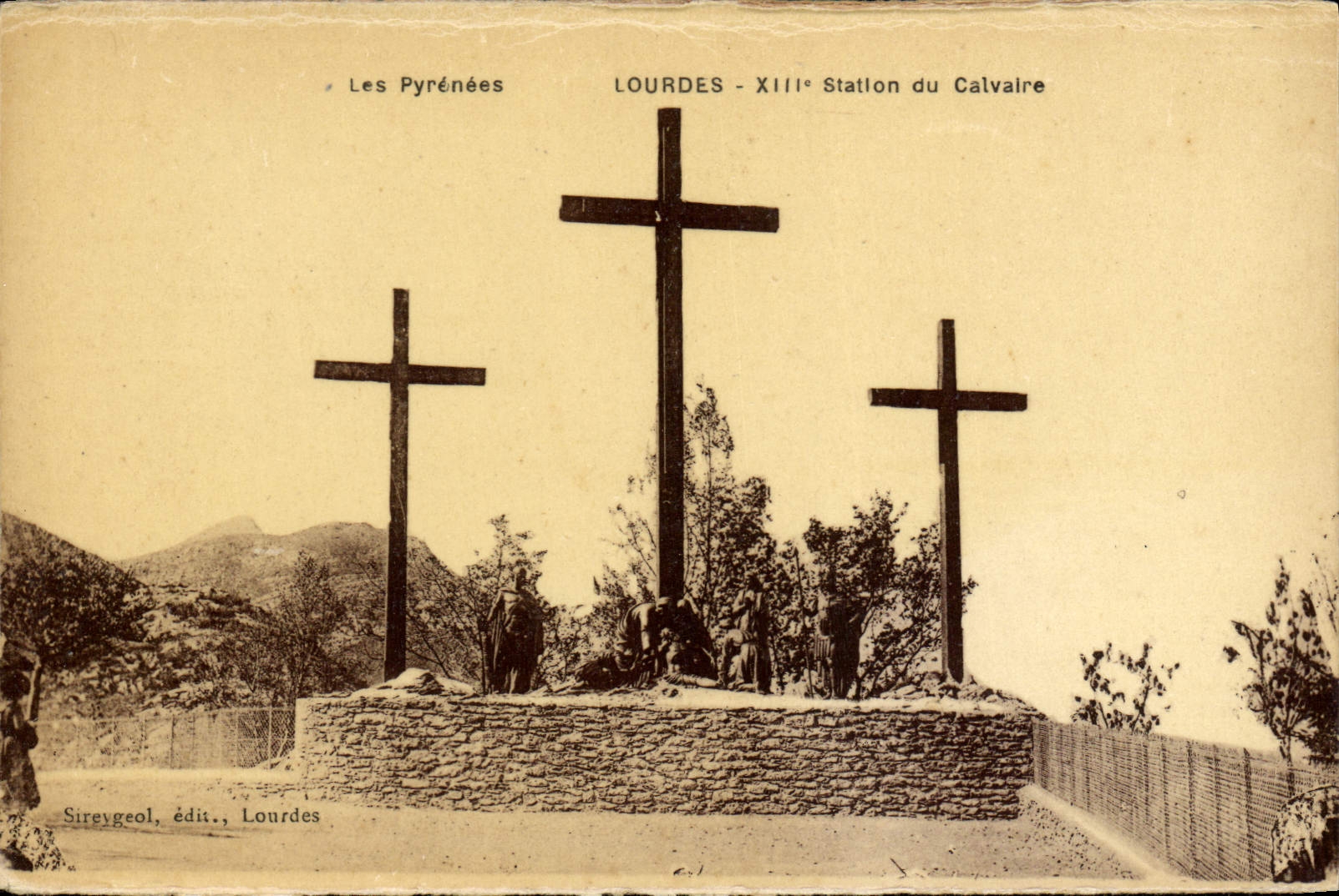 CPA Les Pyrenees Lourdes 13eme Station Du Calvaire