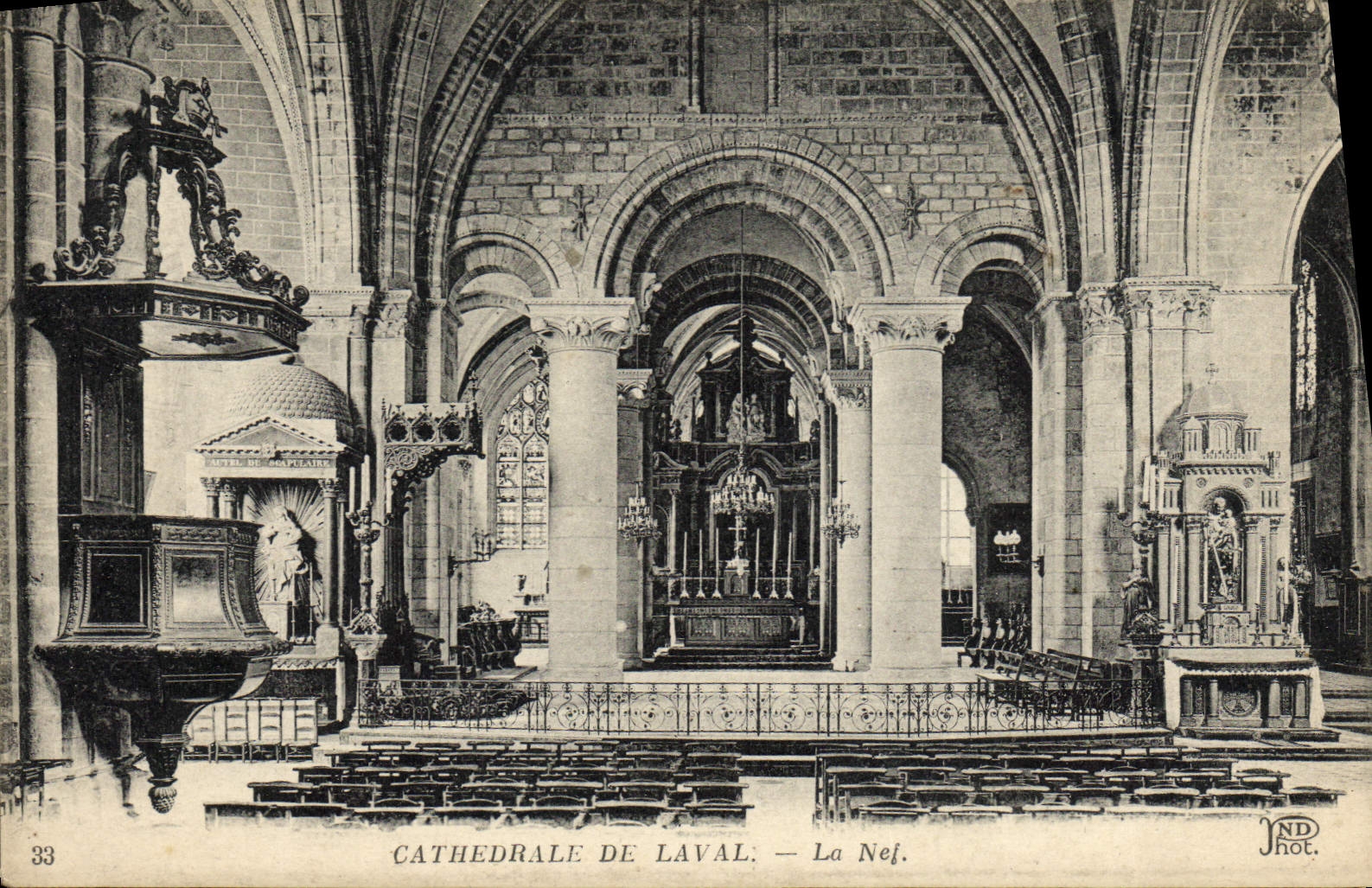 Catedral de la POSTAL de la VENDIMIA de Laval el cubo