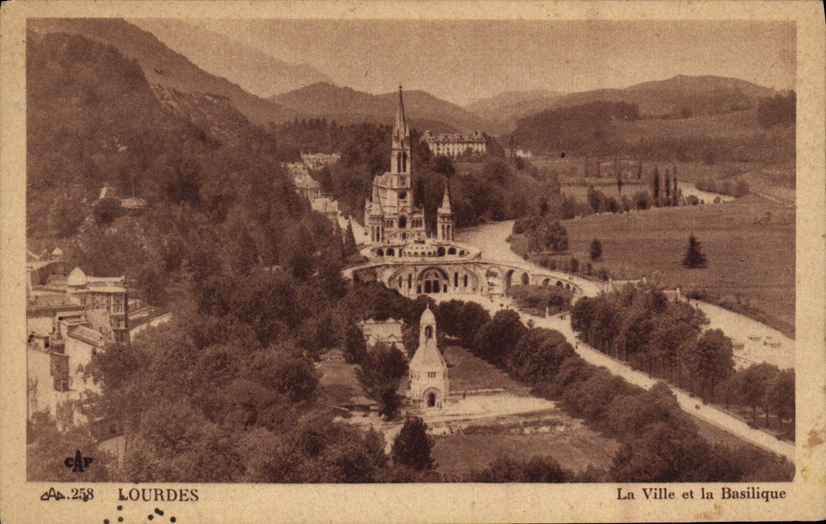 VINTAGE POSTCARD Heavy the City And the Basilica