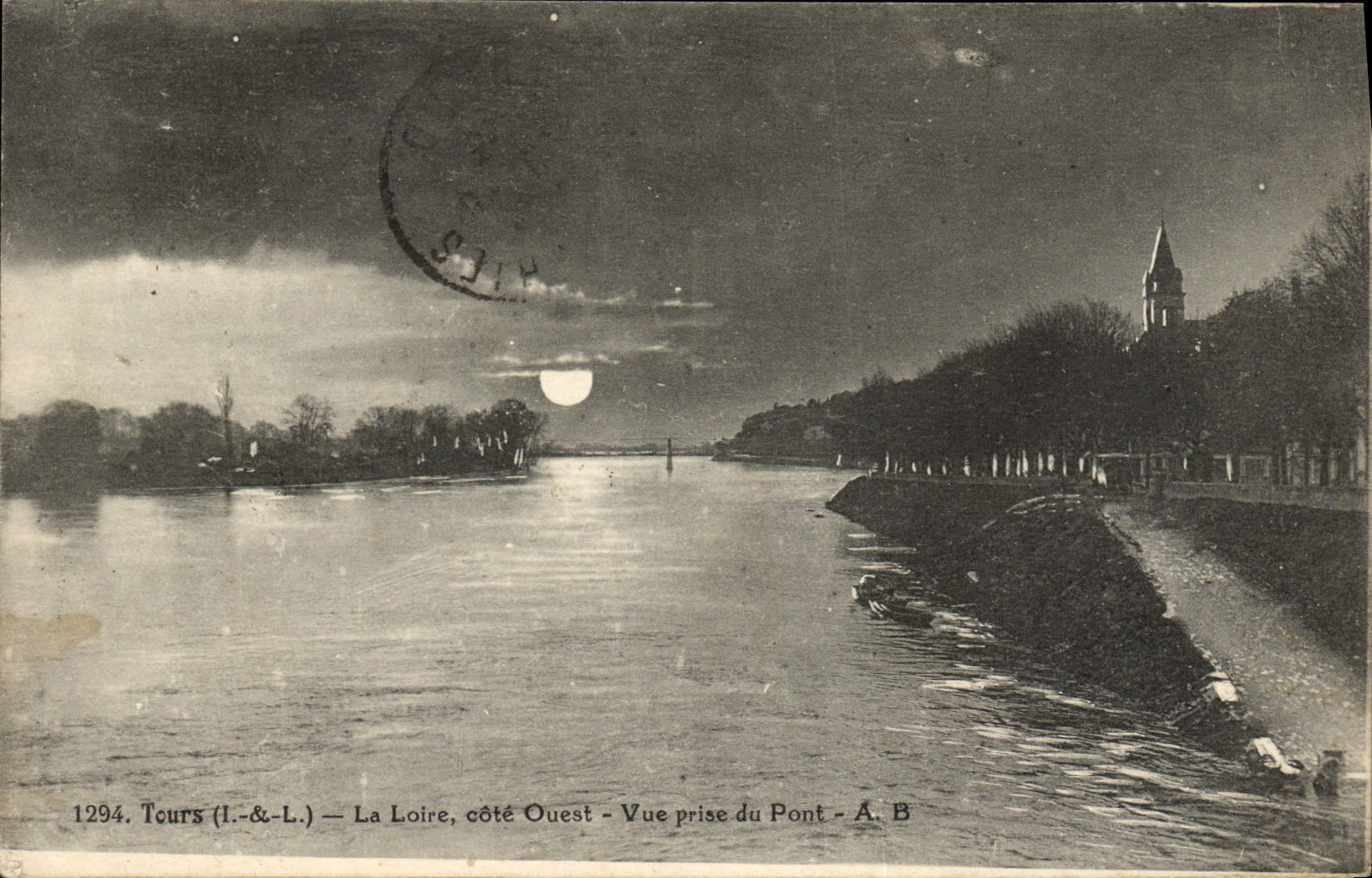 VINTAGE POSTCARD Tours the Loire west coast Seen from of the bridge