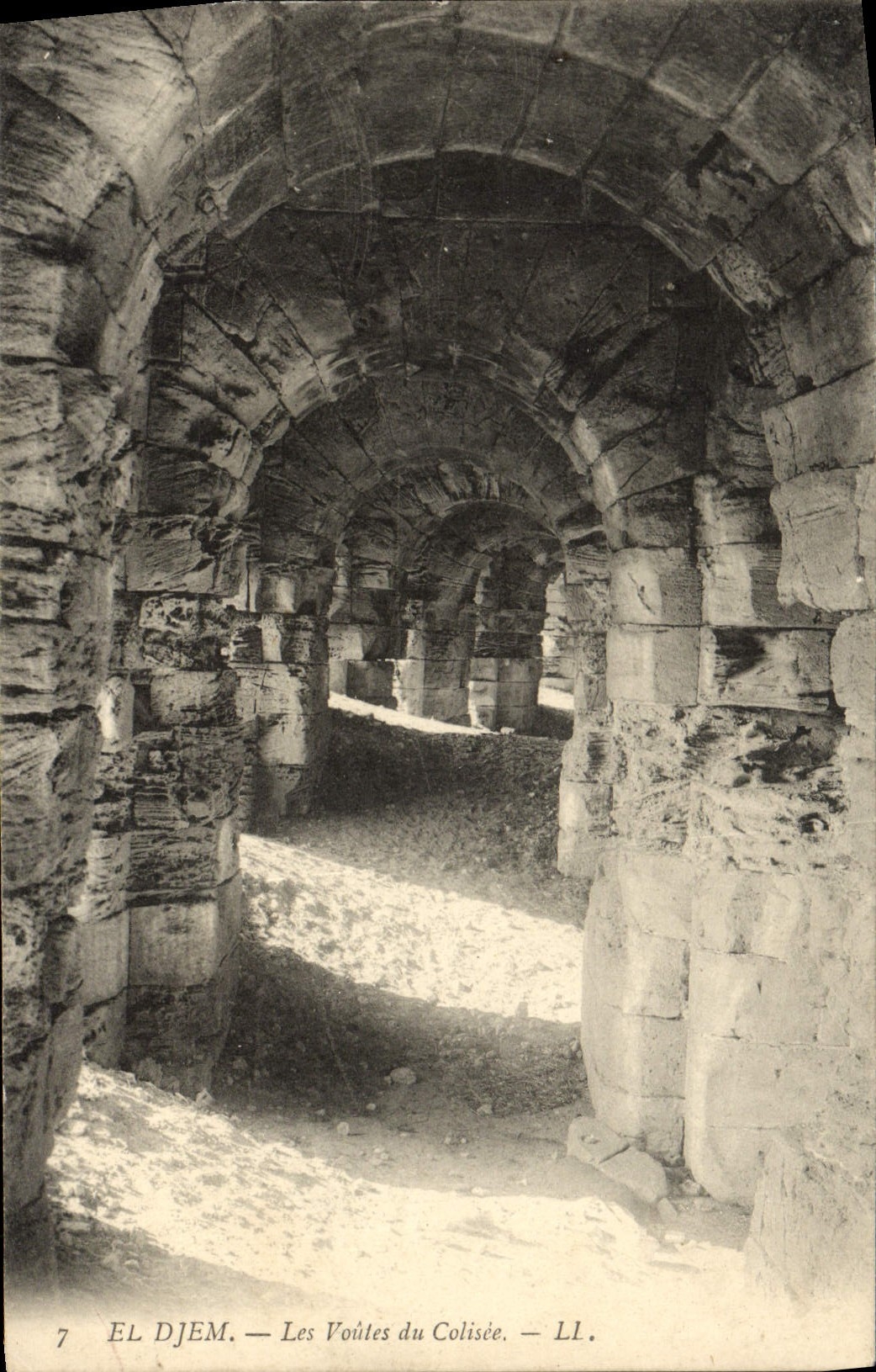 VINTAGE POSTCARD El Djem vaults of the colisee