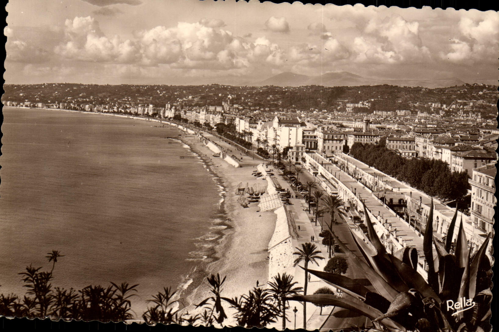 CPM Nice Vue generale prise du chateau 