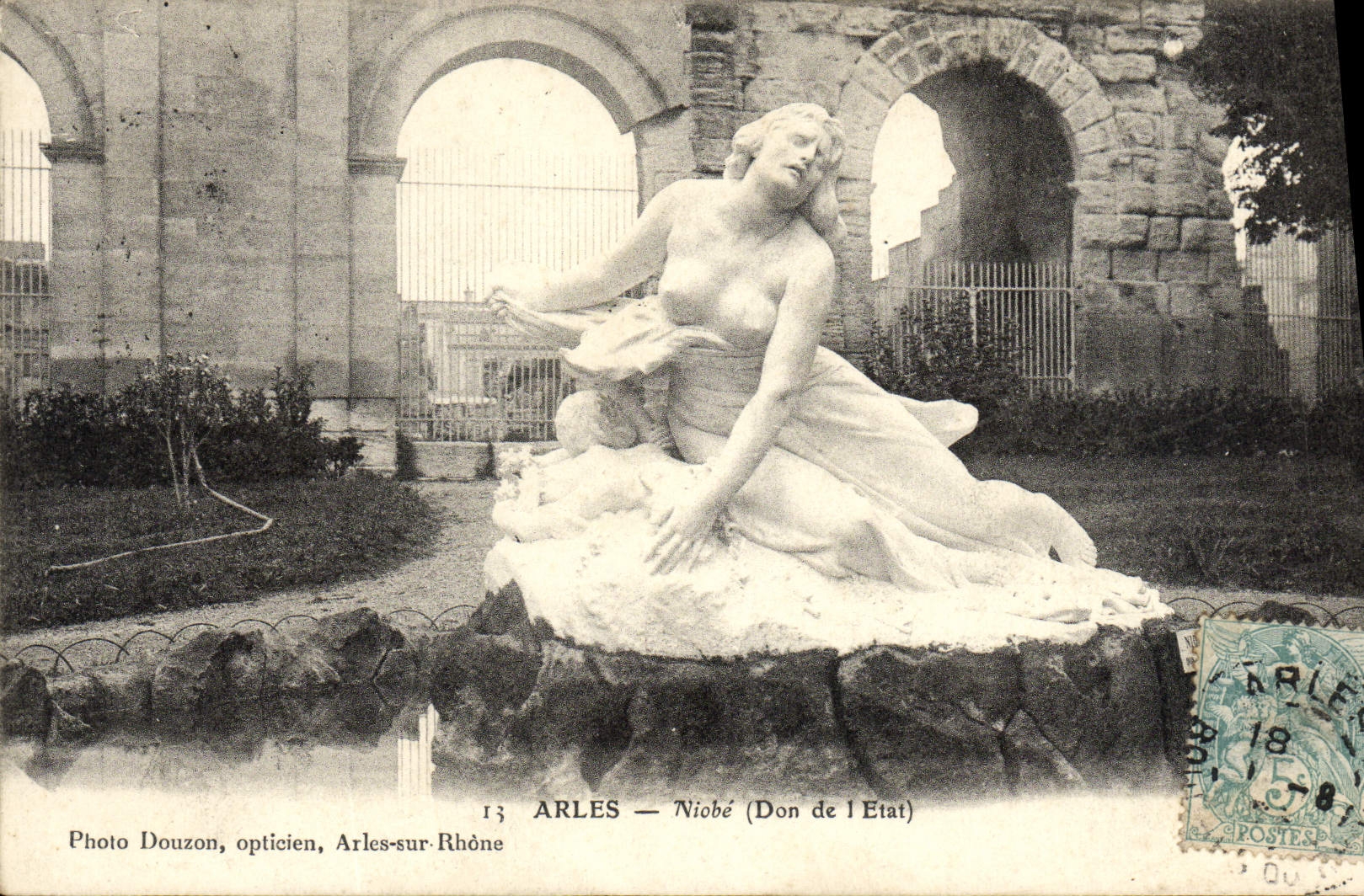 VINTAGE POSTCARD Arles Niobe