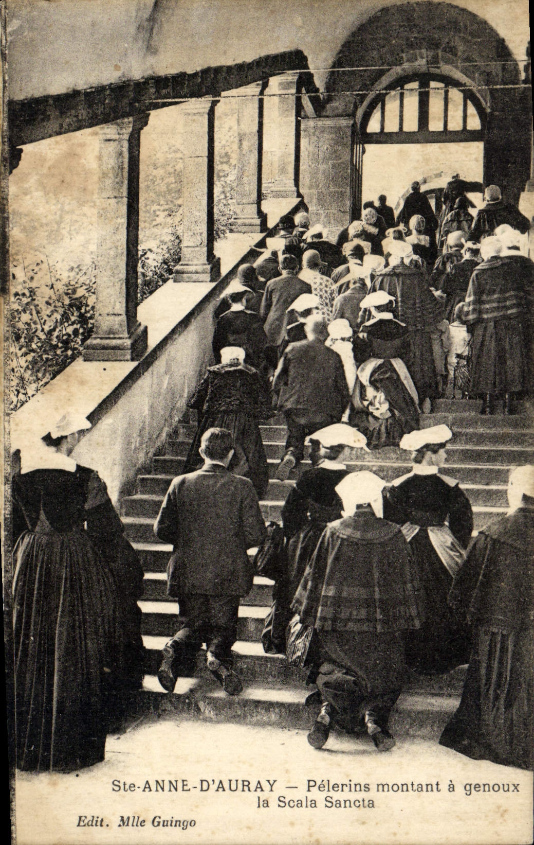 POSTAL co de la VENDIMIA. Anne D Auray Pelerins que sube tiene folklore de los lugares sagrados de Scala de las rodillas