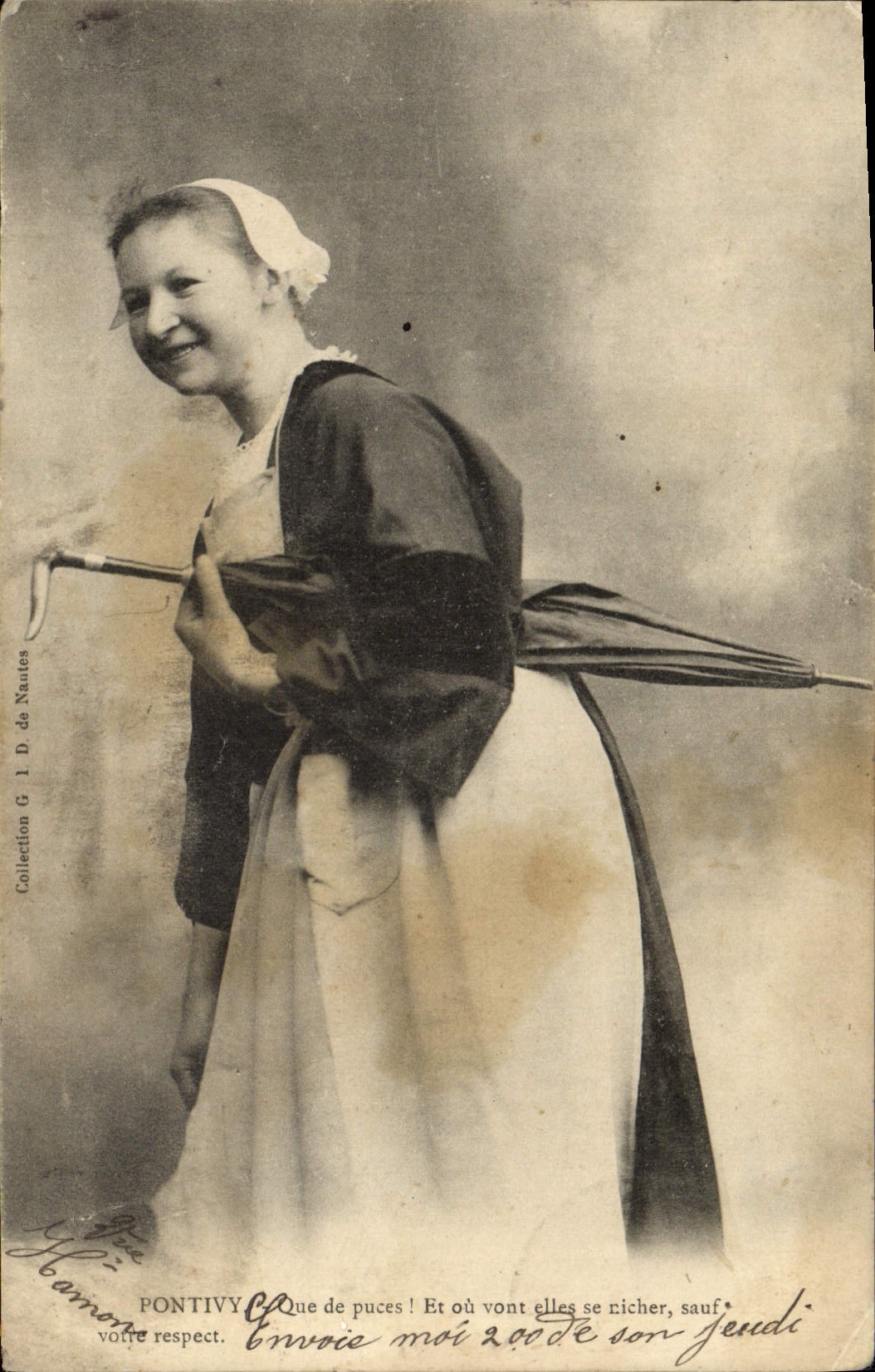 VINTAGE POSTCARD Pontivy woman Folklore