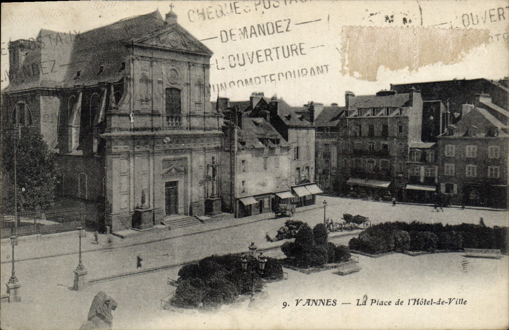 VINTAGE POSTCARD Valves the place of the town hall