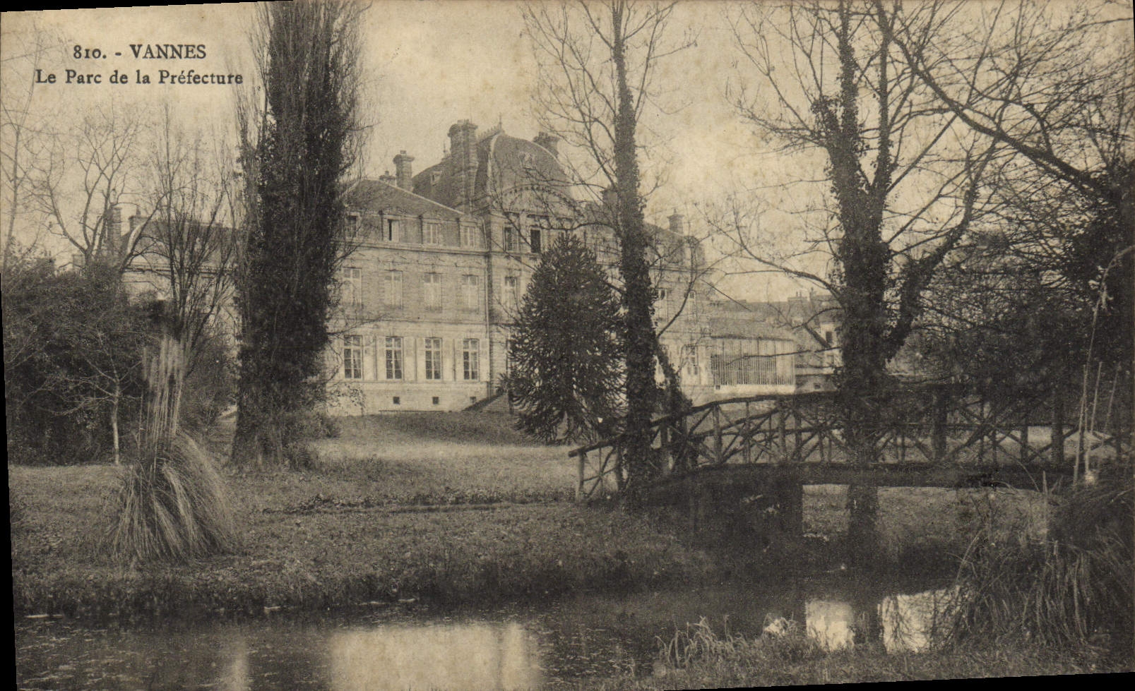 VINTAGE POSTCARD Valves the Park of the Prefecture