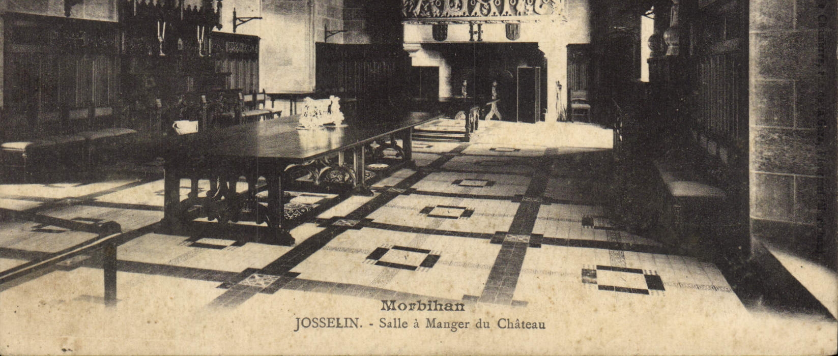 Comedor de Josselin de la POSTAL de la VENDIMIA del castillo