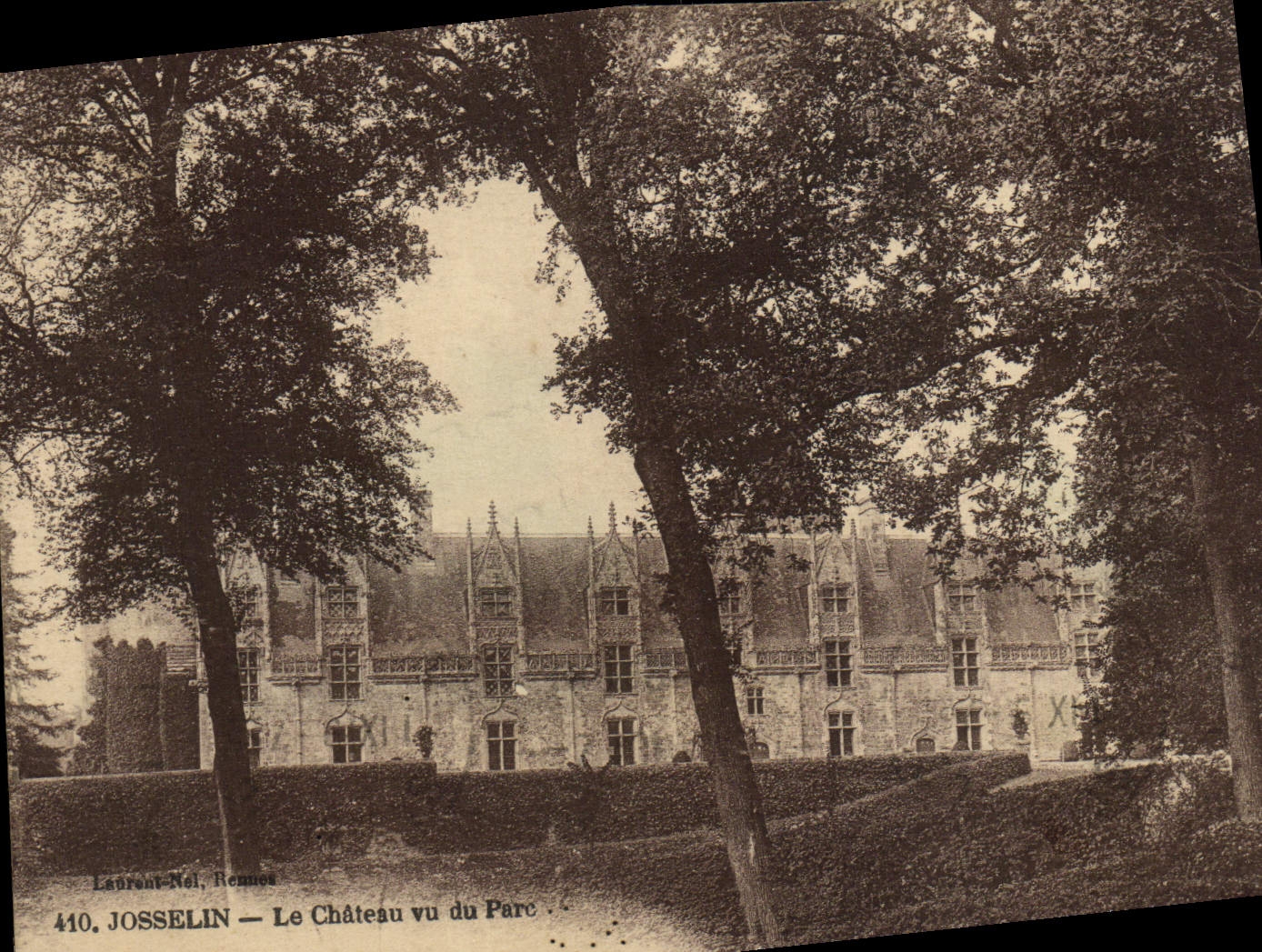 CPA Josselin Le Chateau Vu Du Parc